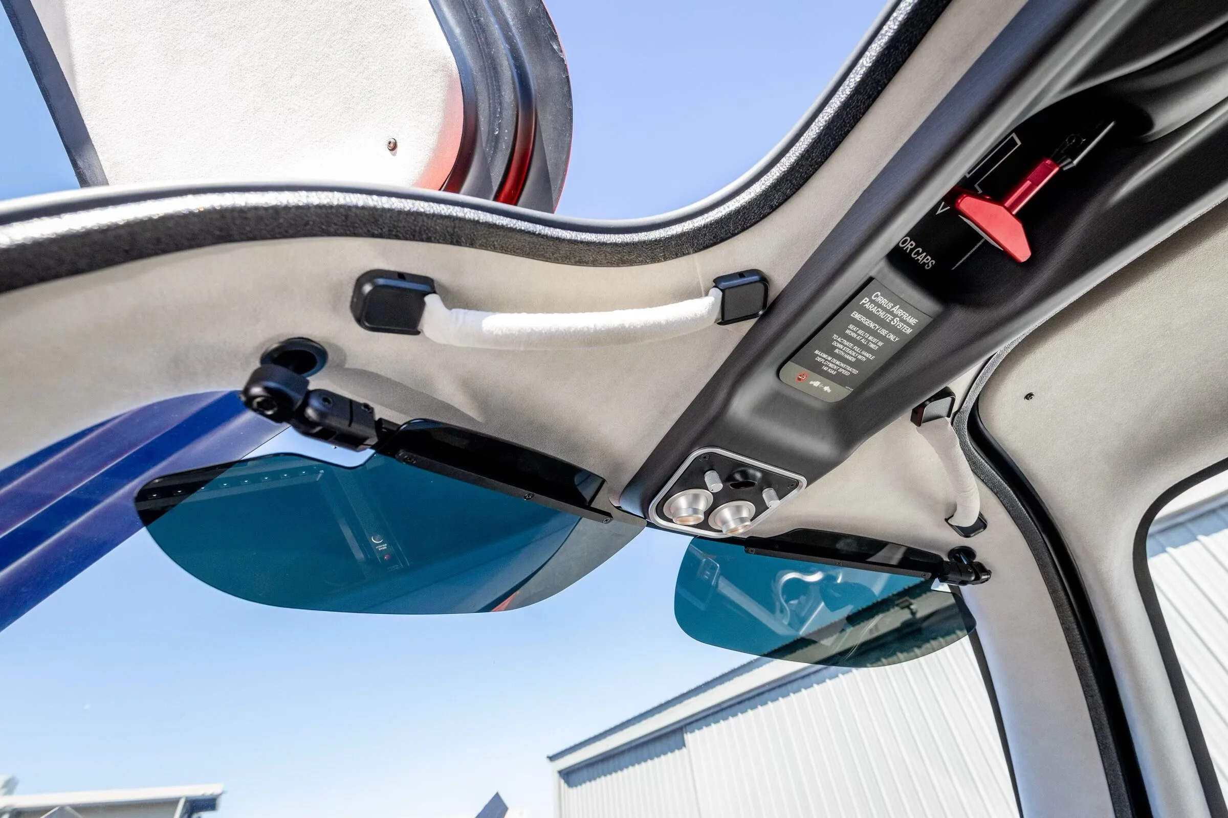 Cockpit and instrument panel of a Cirrus.