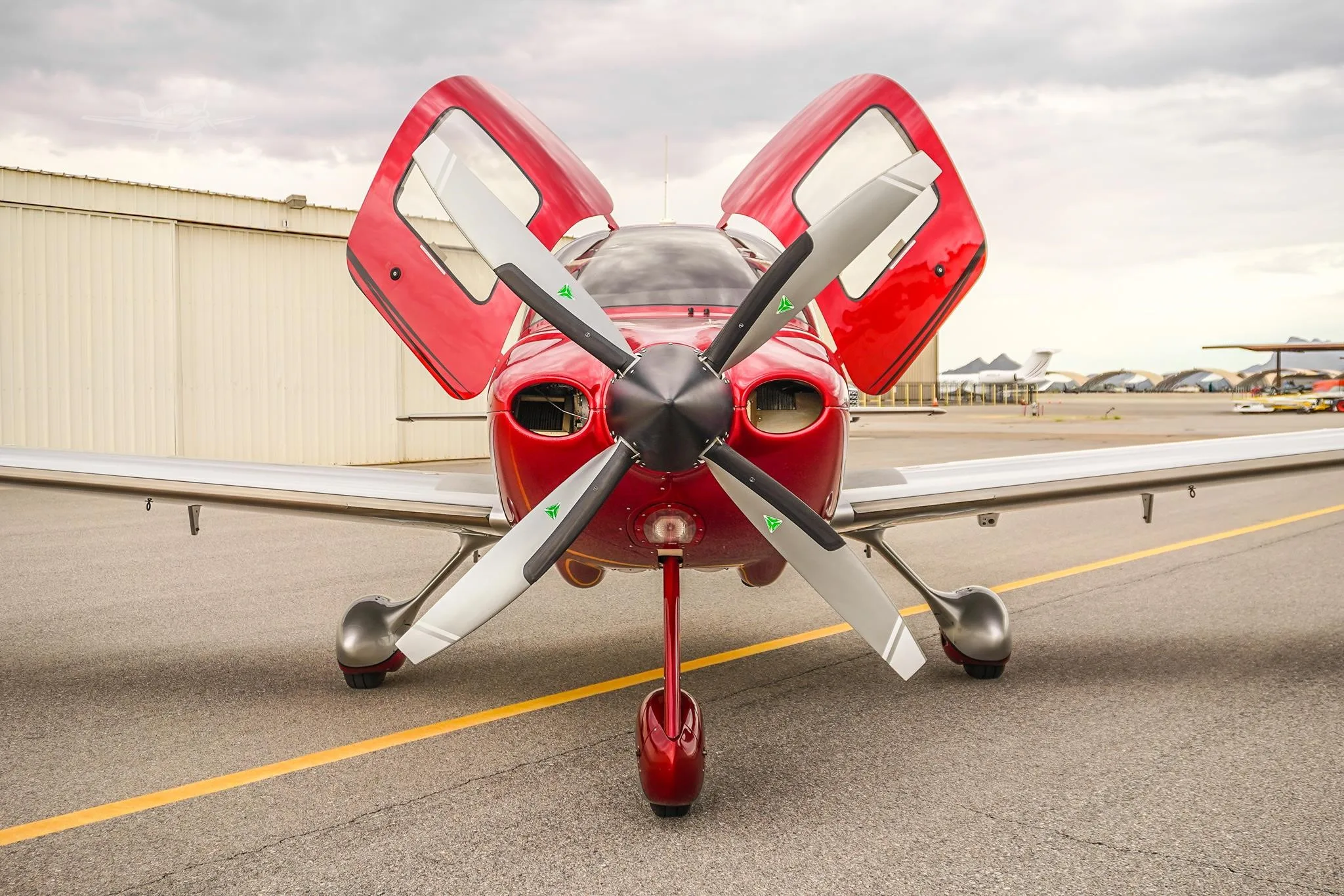 Exterior view of a 2009 CIRRUS SR22-G3 TURBO, N26VS.
