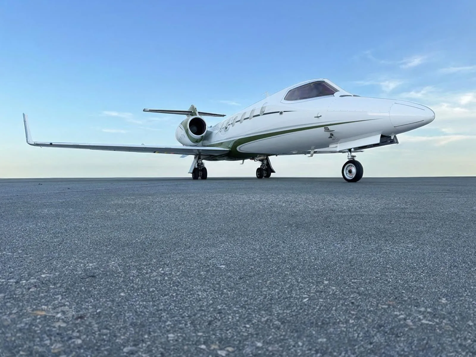 Marketing image of a 1995 LEARJET 31A.