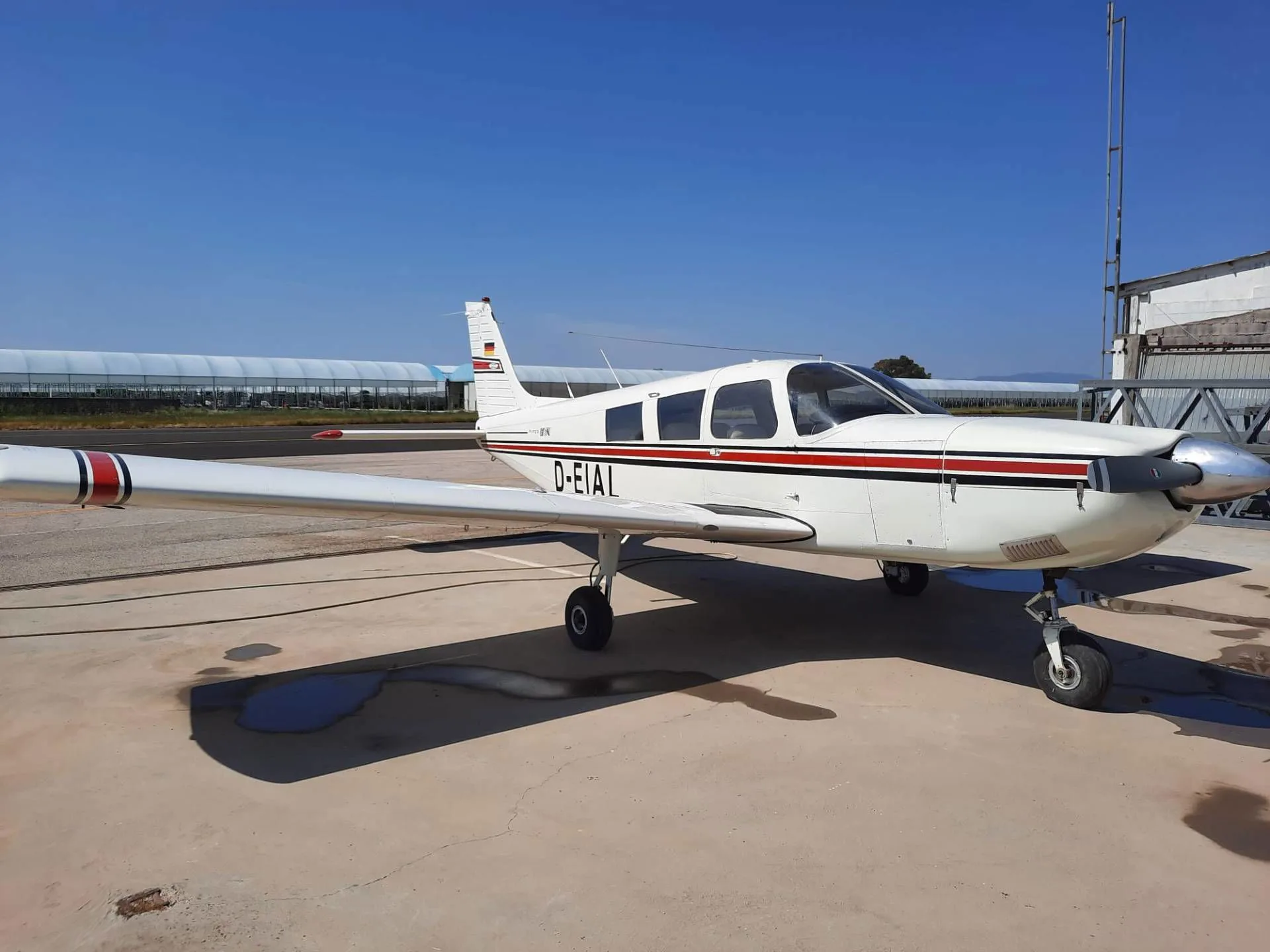Exterior view of a 1973 Piper PA-32-300 Cherokee Six.