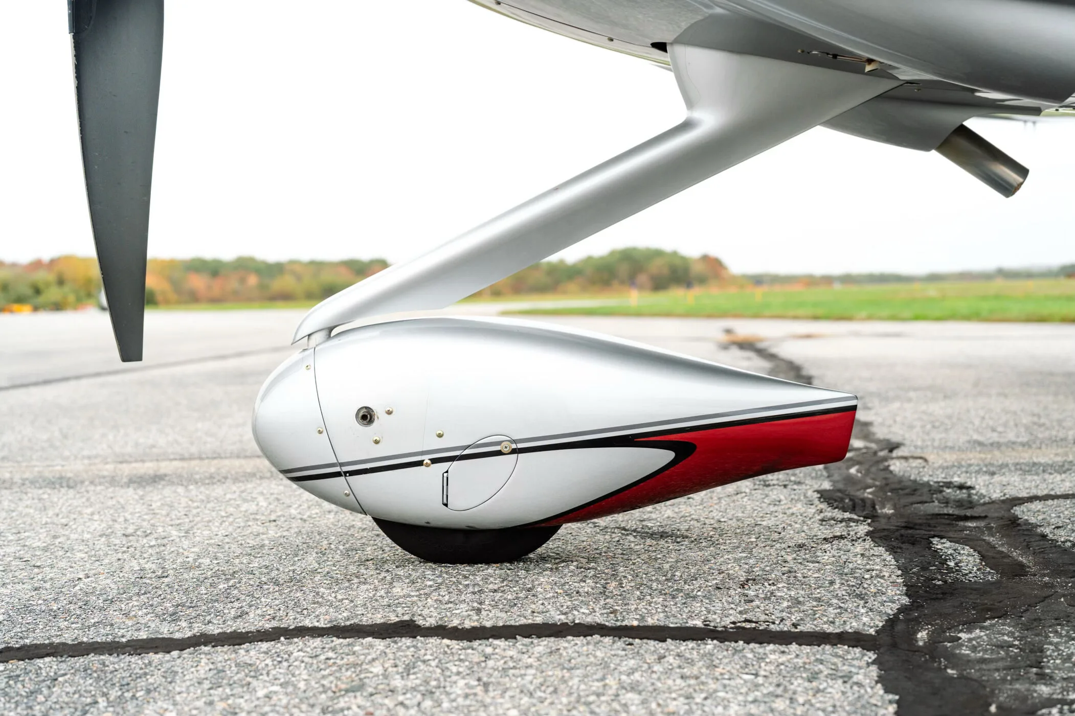 Exterior view of a Cirrus SR22-G6 GTS.