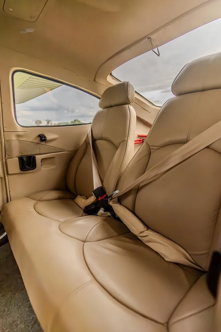 Cabin interior of a 2018 CESSNA 182T SKYLANE.