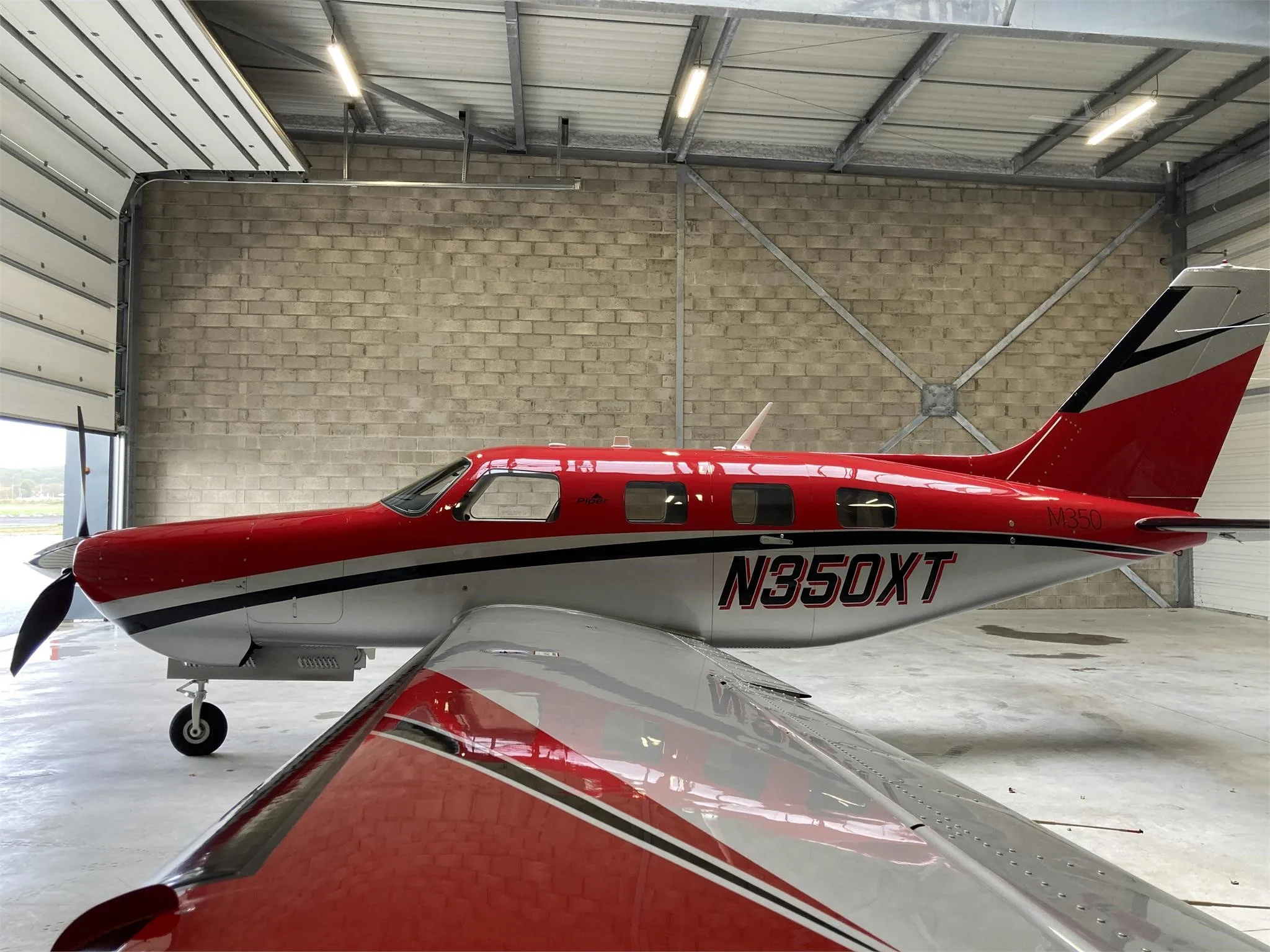 Exterior view of a 2016 PIPER M350, N350XT.