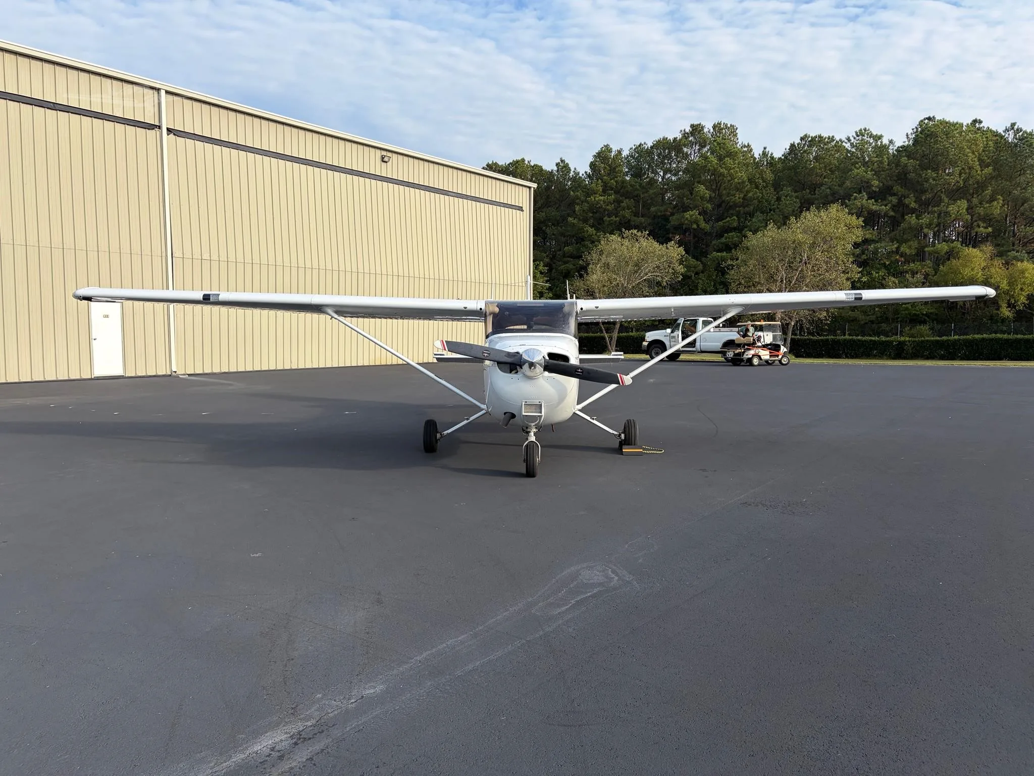 Exterior view of a 2013 CESSNA 172S SKYHAWK SP, N9530H.