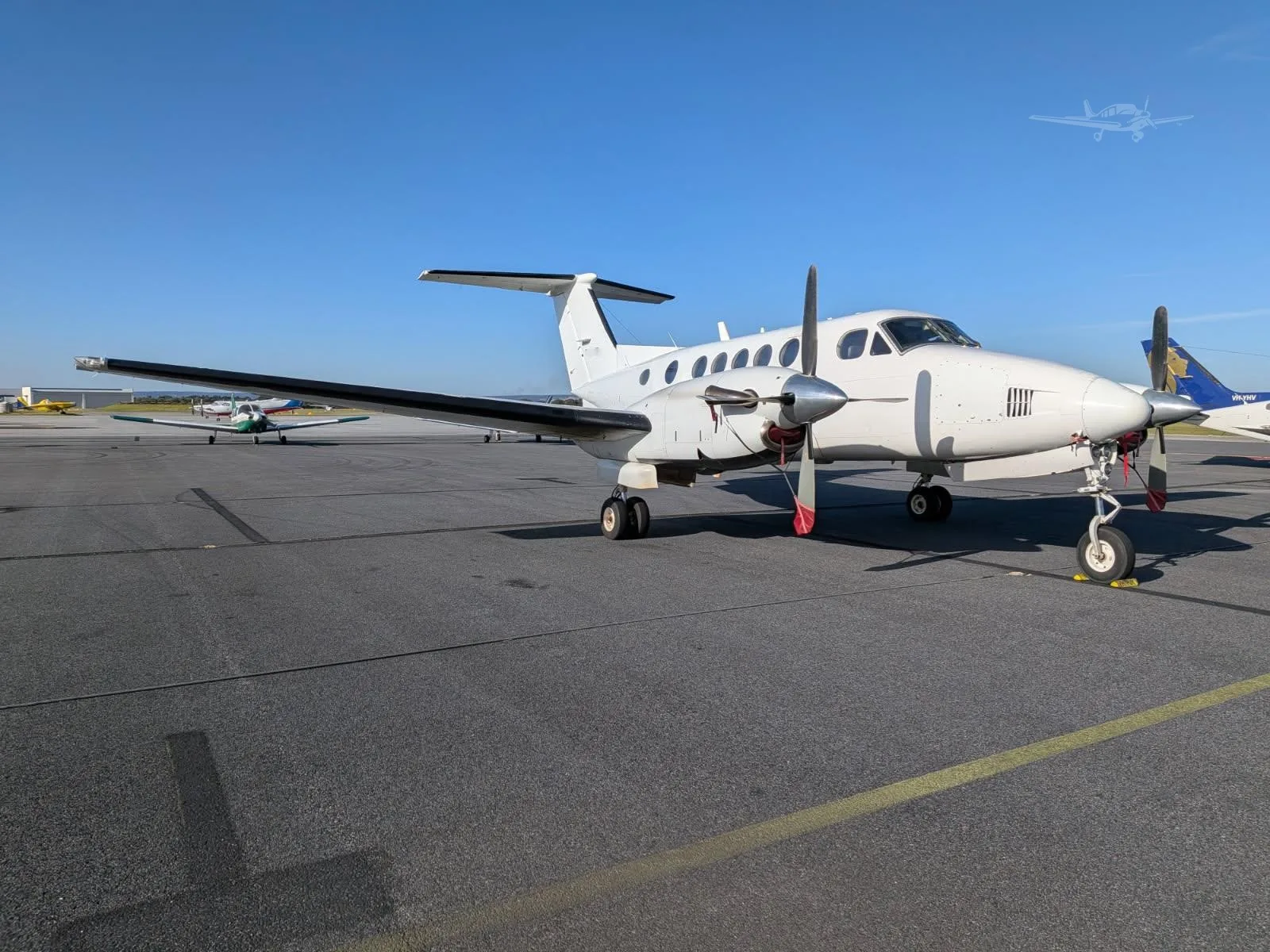 Exterior view of a 1993 BEECHCRAFT KING AIR 200.