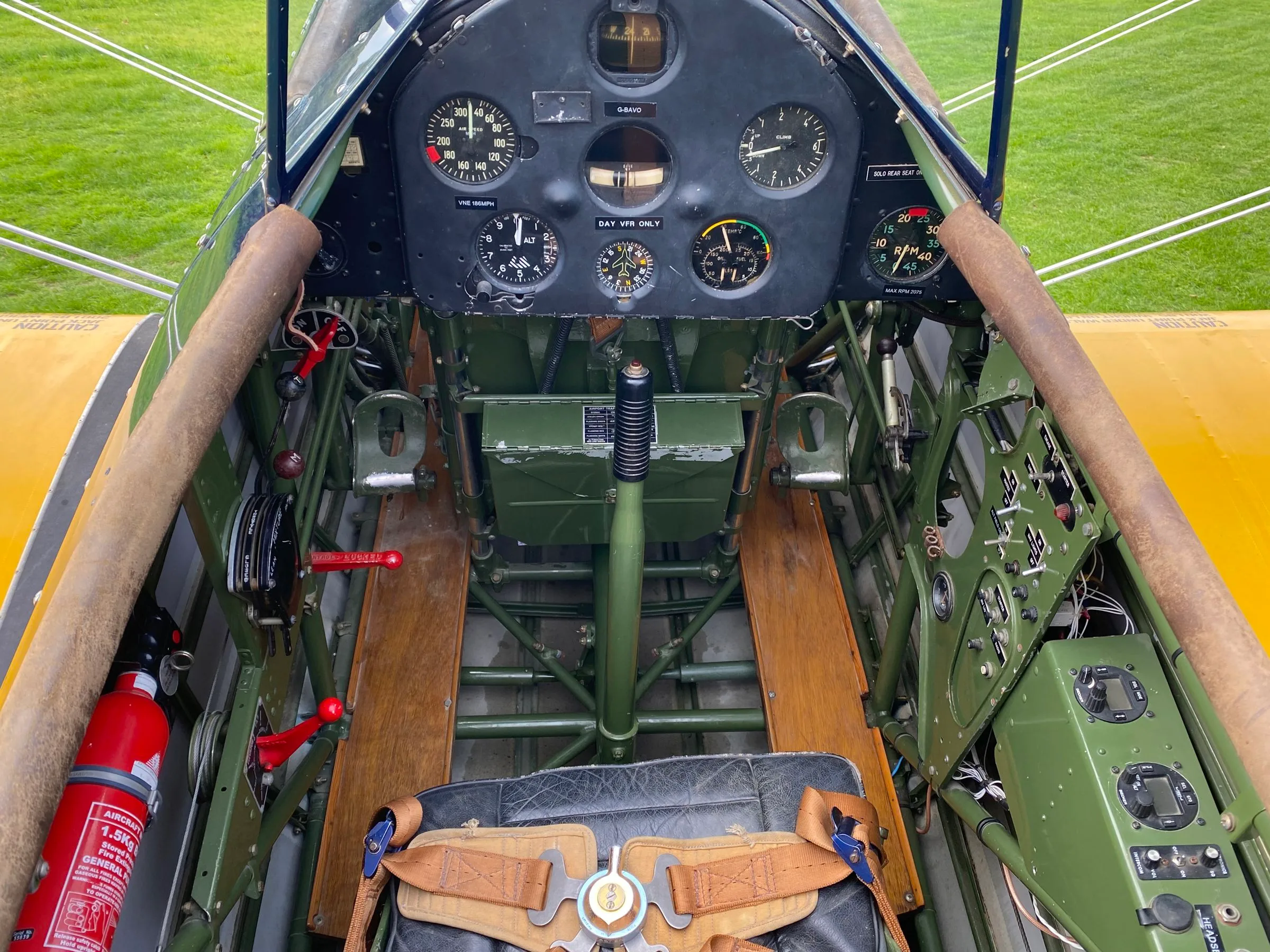 Cockpit and instrument panel of a 1945 Boeing Stearman A75-N1.
