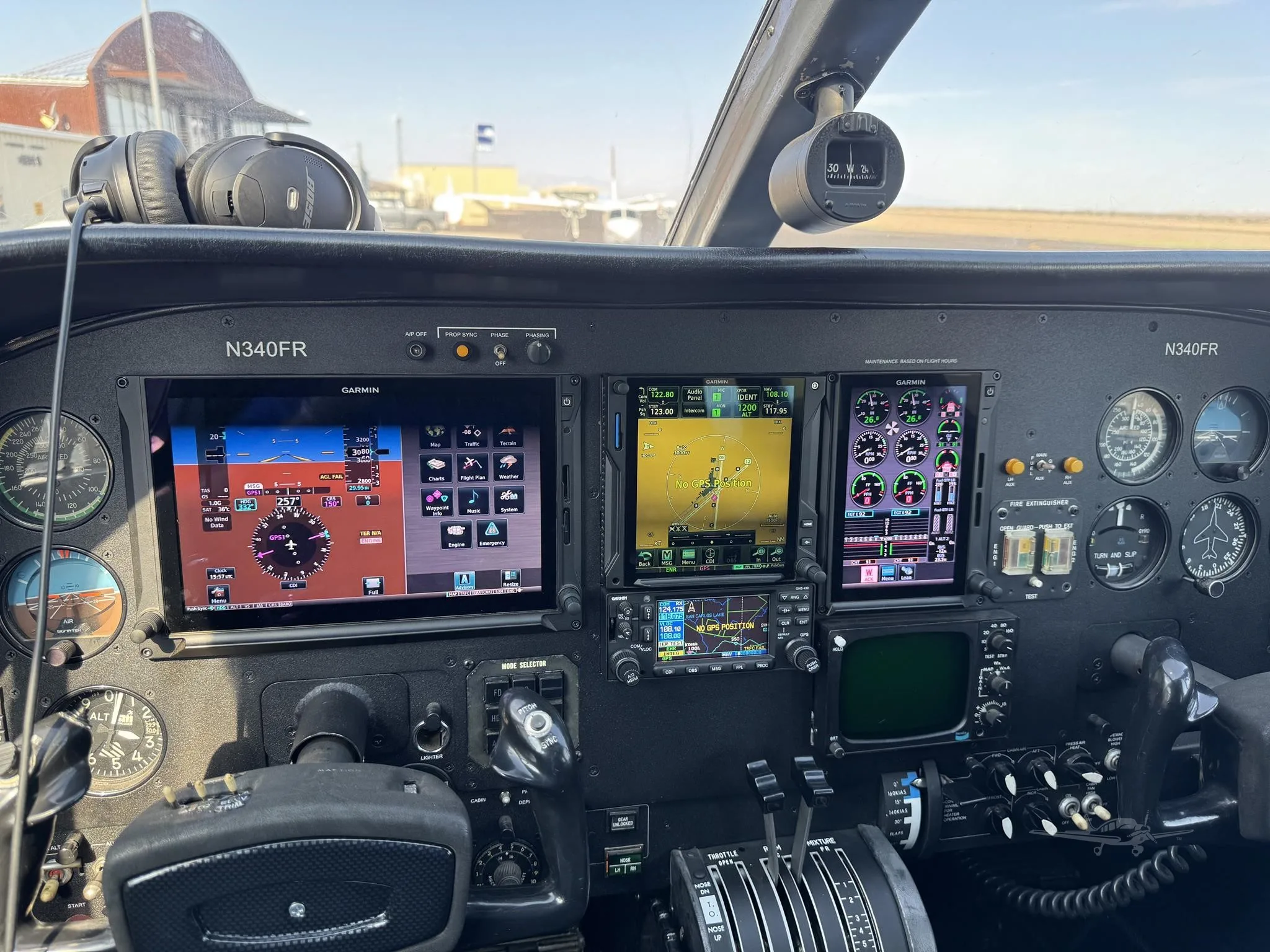 Avionics suite of a 1976 CESSNA 340A.