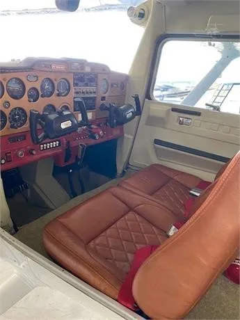 Cockpit and instrument panel of a 1977 CESSNA 152.