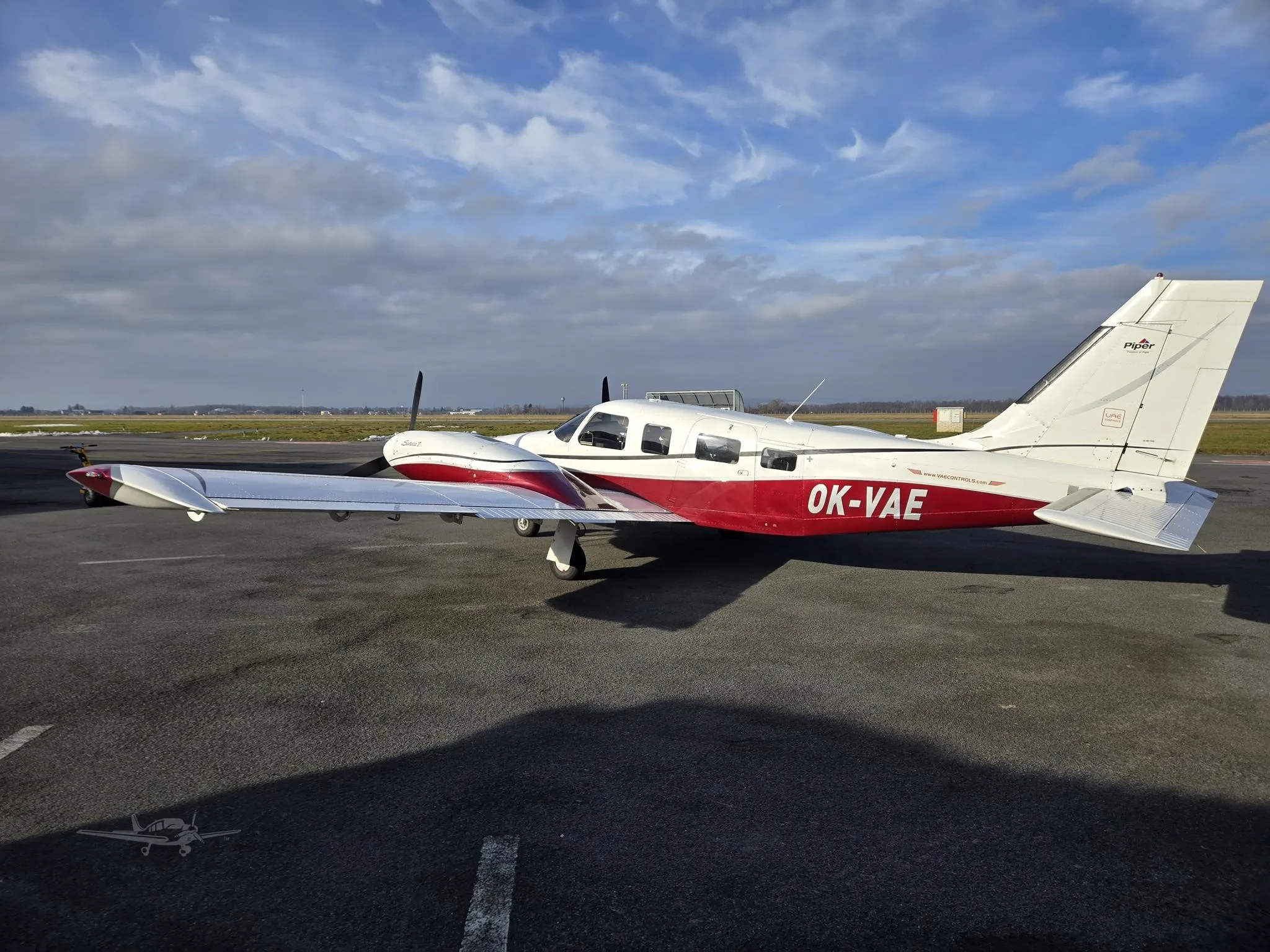 Exterior view of a 2001 PIPER SENECA V, OK-VAE.