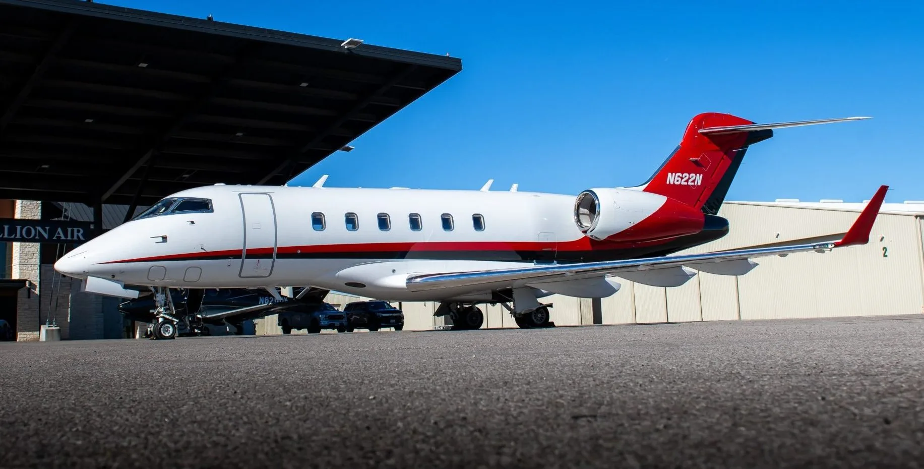 Exterior view of a 2010 Bombardier Challenger 300, N622N.