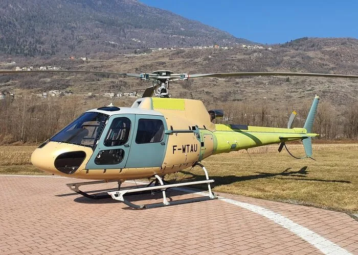 Exterior view of a 1995 Agusta A109C, N901RR.