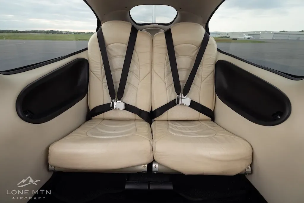 Cabin interior of a 2006 Cirrus SR22.