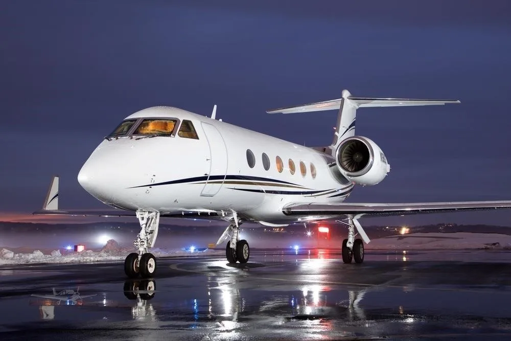 Exterior view of a 1989 GULFSTREAM GIV, N198GS.