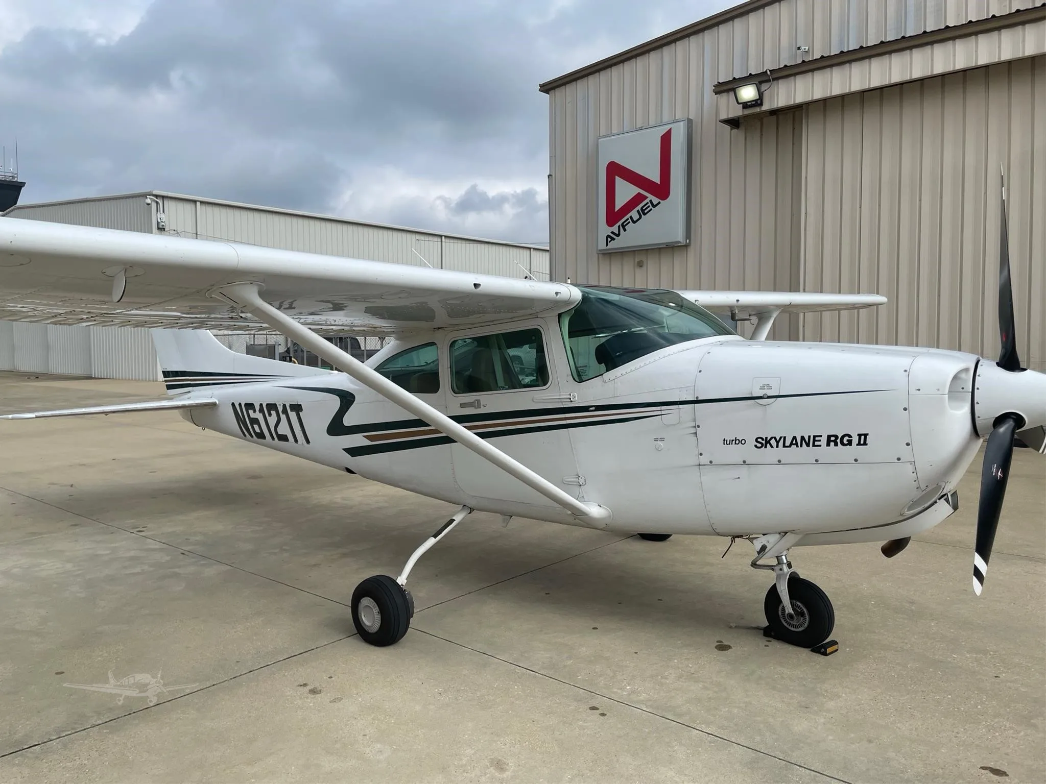 Exterior view of a 1982 CESSNA TURBO R182RG SKYLANE, N6121T.