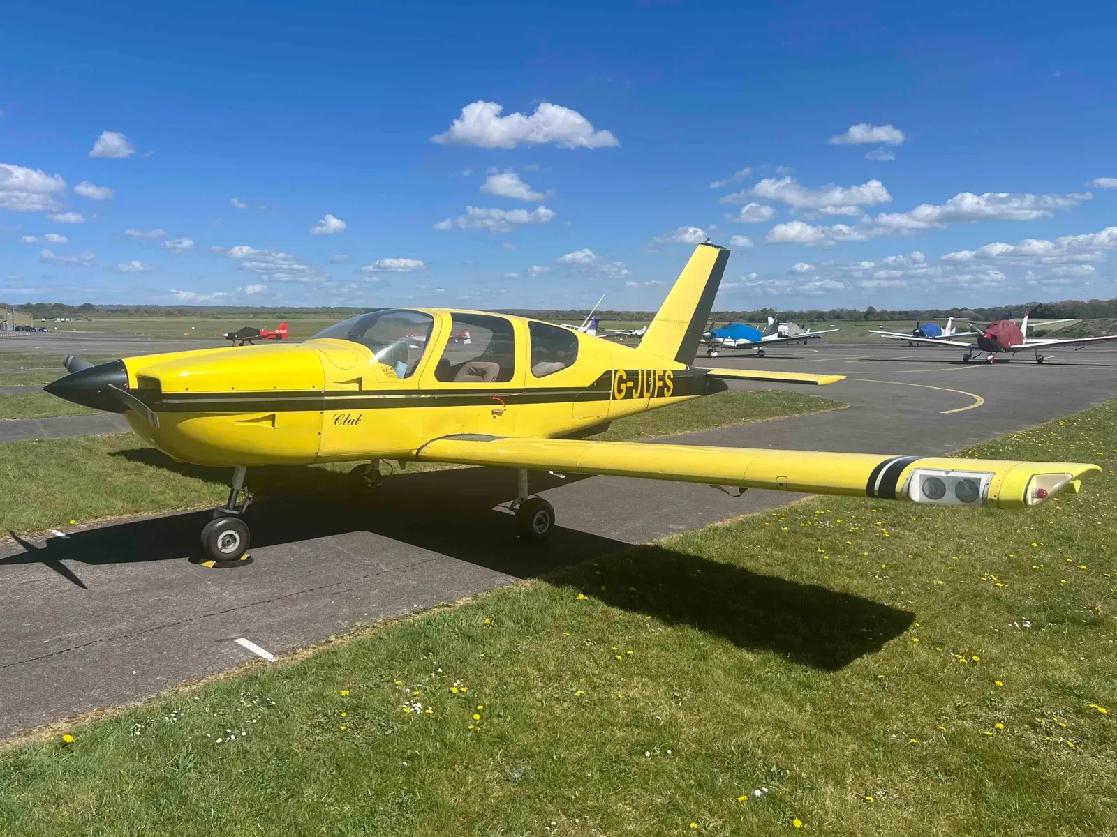 Exterior view of a 1989 Socata TB-9 Tampico.