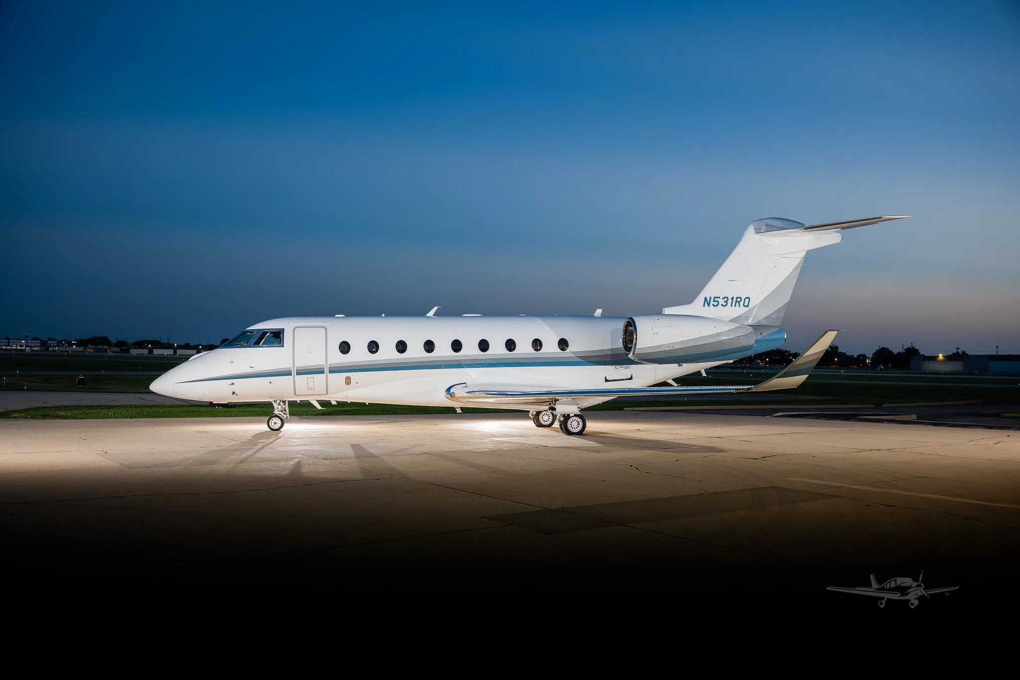 Exterior view of a 2015 GULFSTREAM G280, N531RQ.