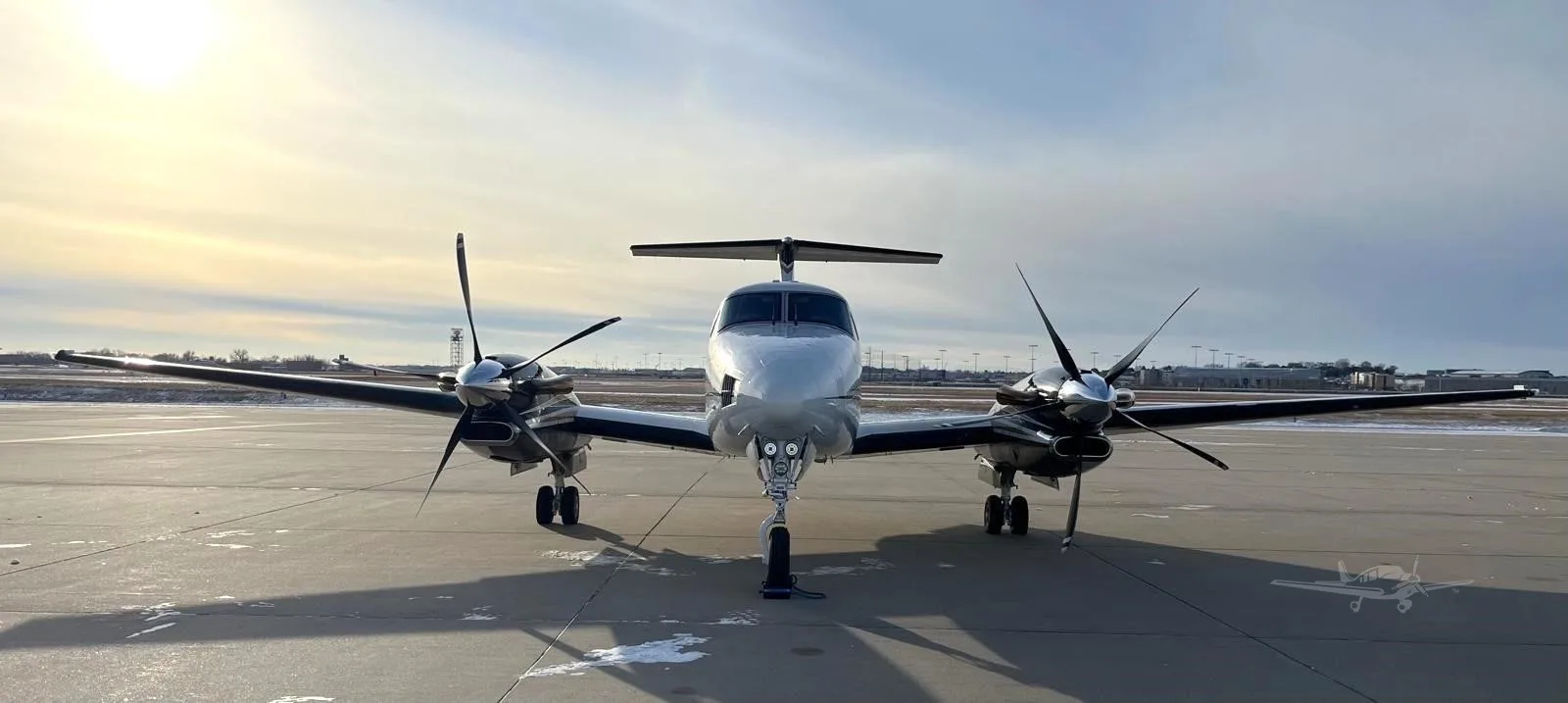 Exterior view of a 1988 BEECHCRAFT KING AIR 300, N310TX.