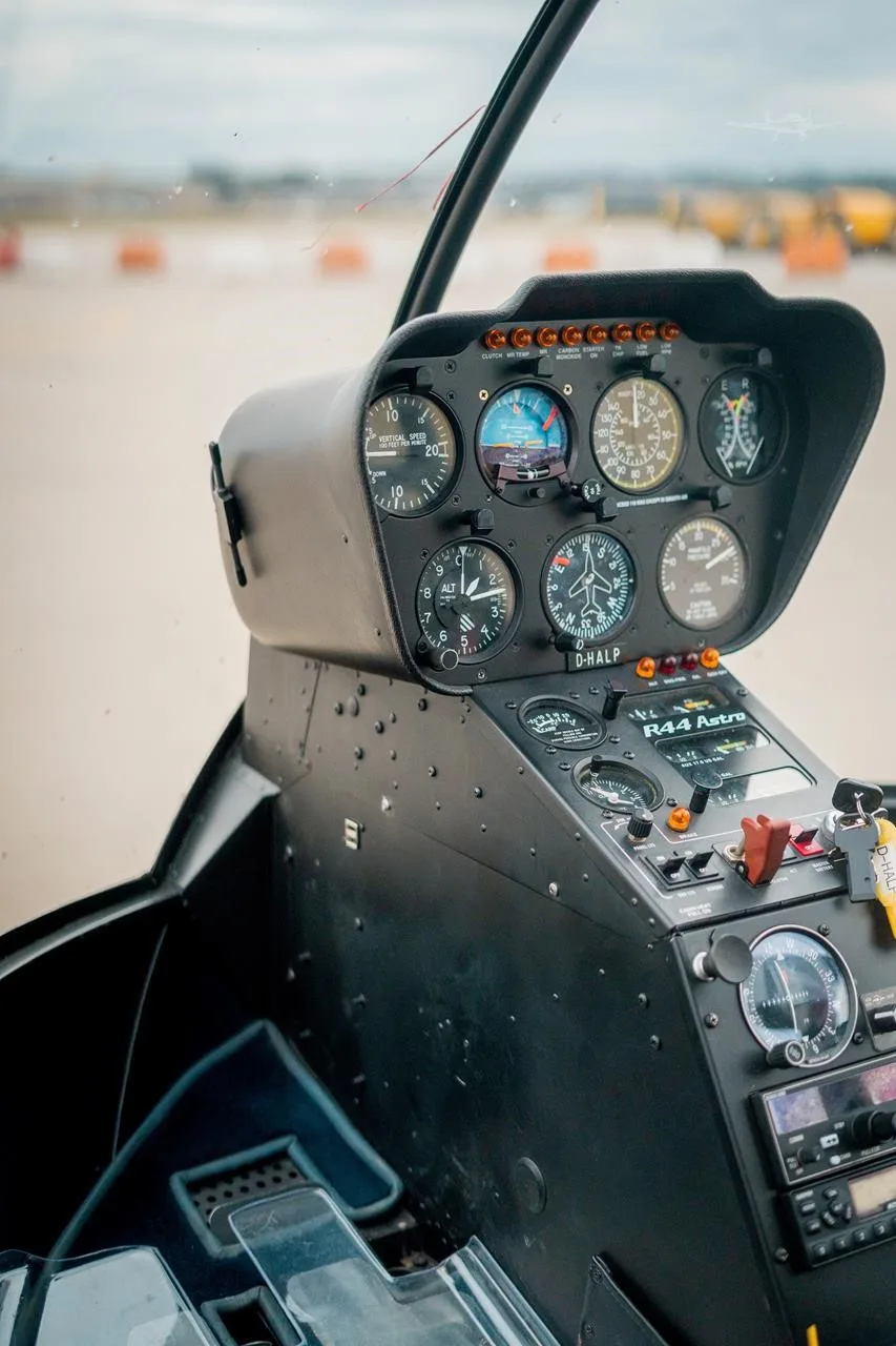 Cockpit and instrument panel of a 1999 ROBINSON R44 RAVEN I.