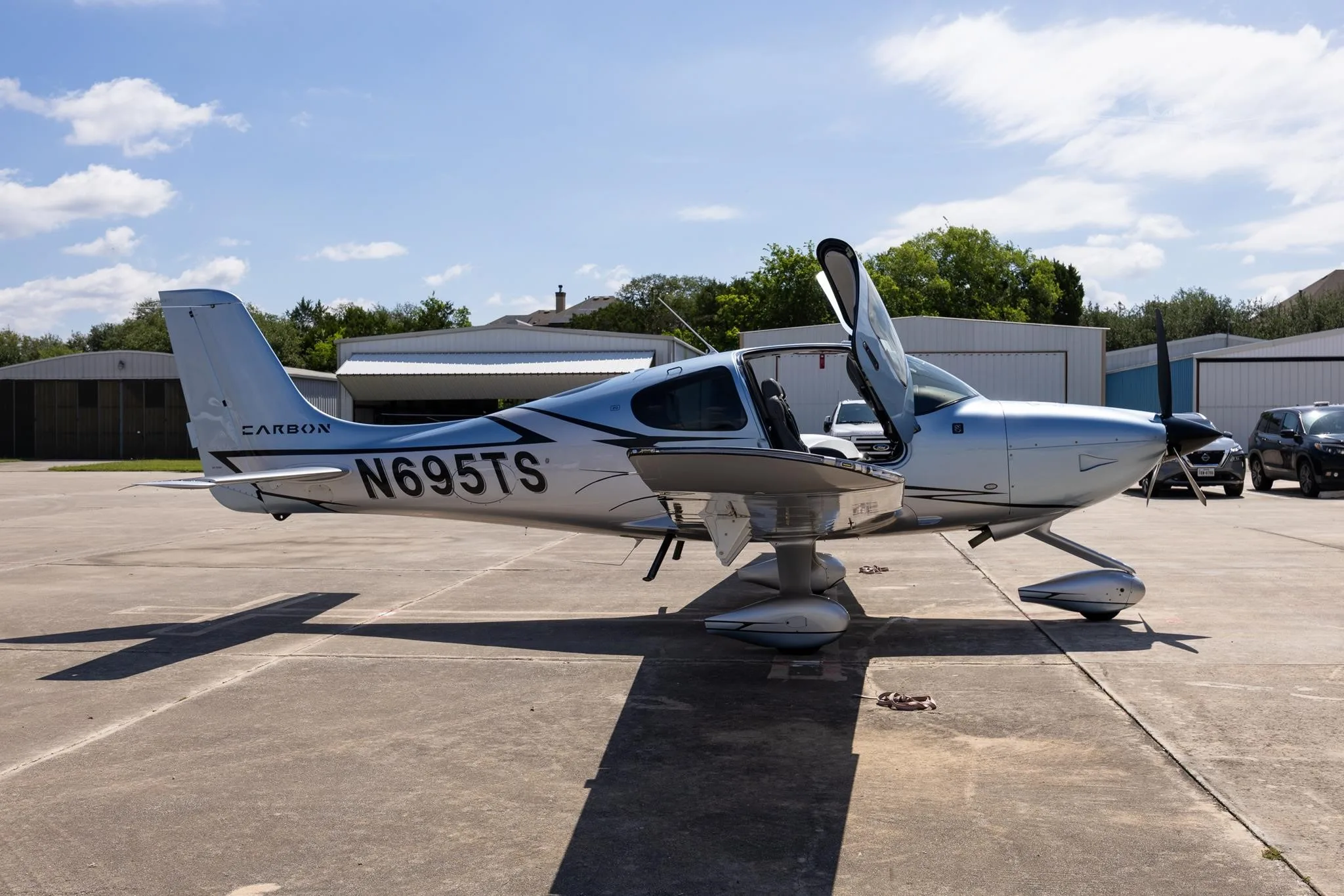 Exterior view of a 2023 CIRRUS SR20-G6, N695TS.