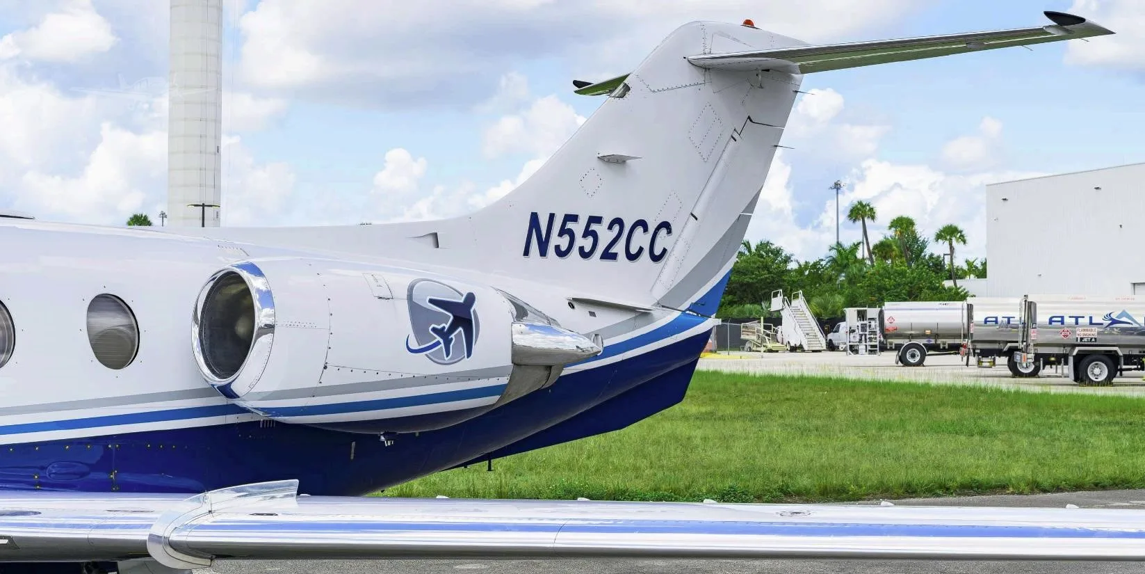 Exterior view of a 1998 BEECHCRAFT BEECHJET 400A, N552CC.