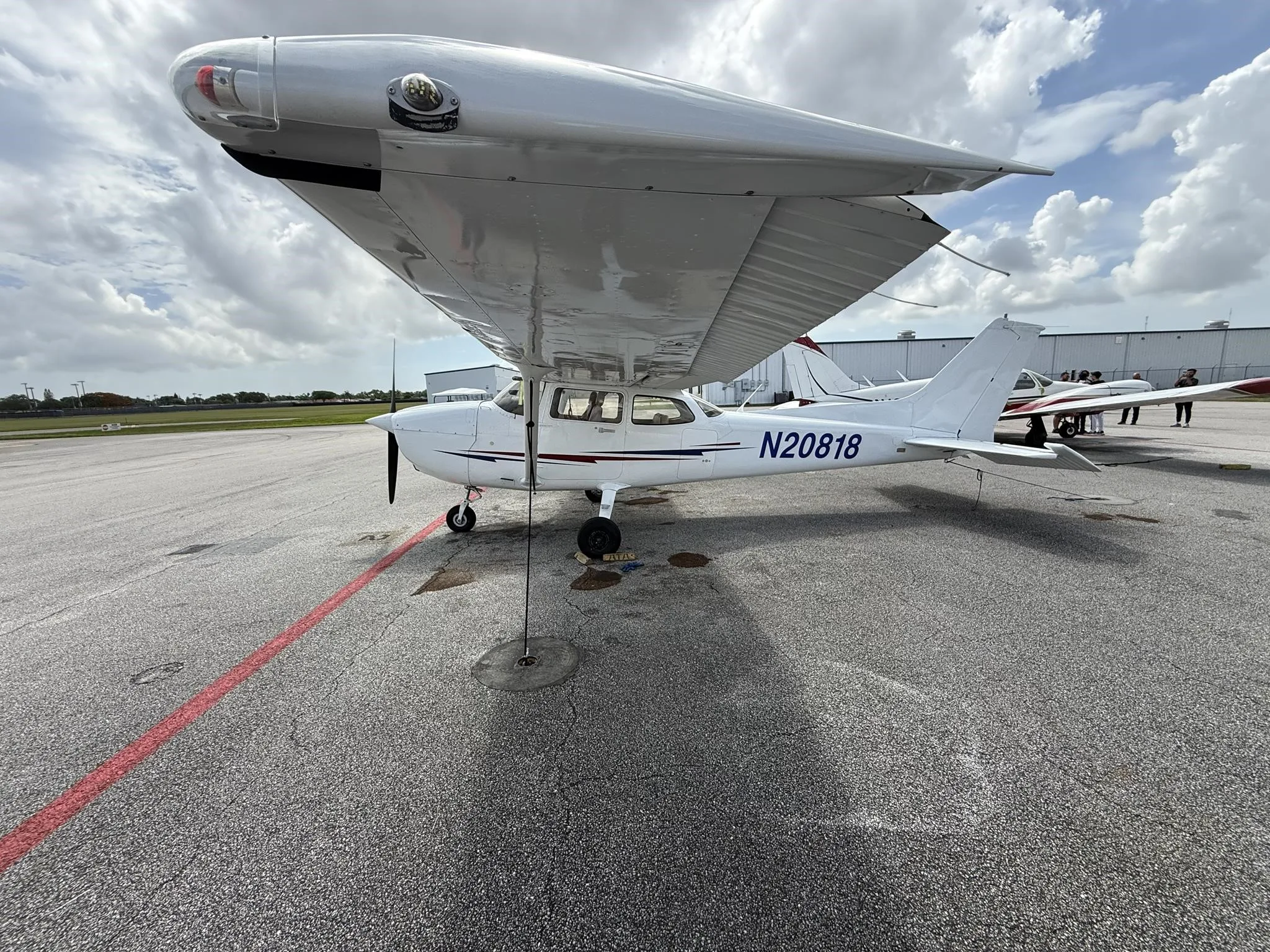 Exterior view of a 2020 CESSNA 172S SKYHAWK SP, N20818.