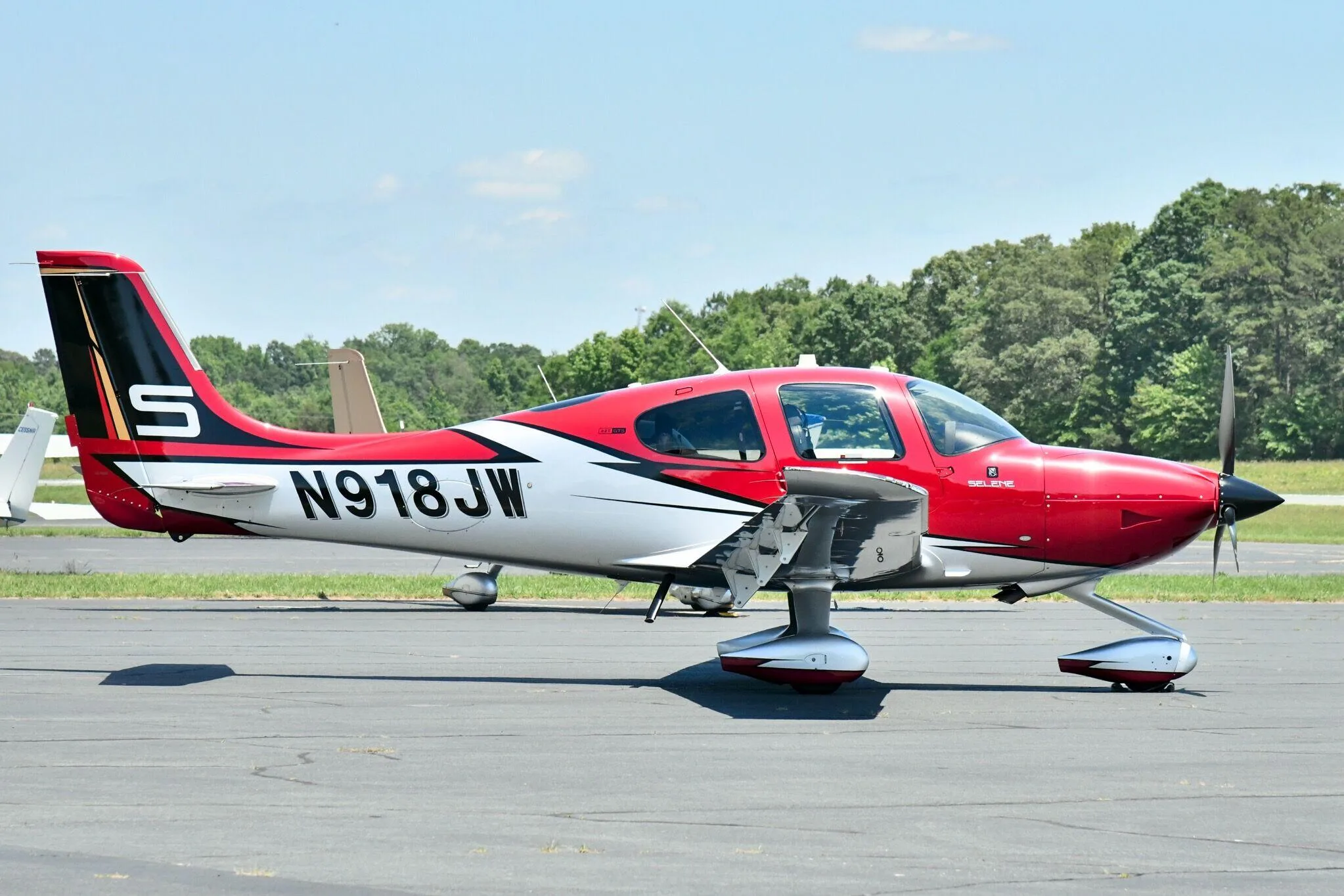 Exterior view of a 2017 Cirrus SR22T G6.