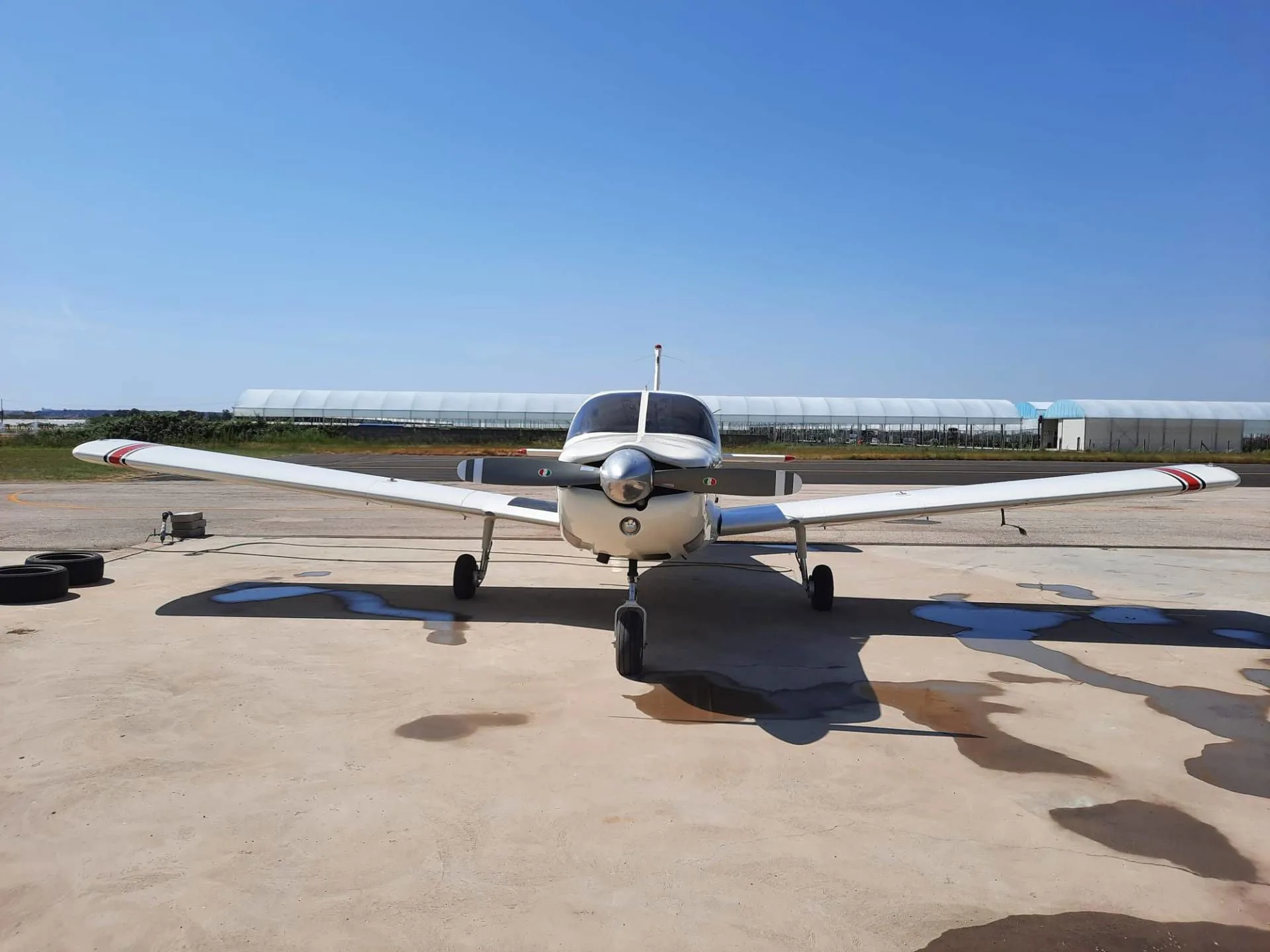 Exterior view of a 1973 Piper PA-32-300 Cherokee Six.