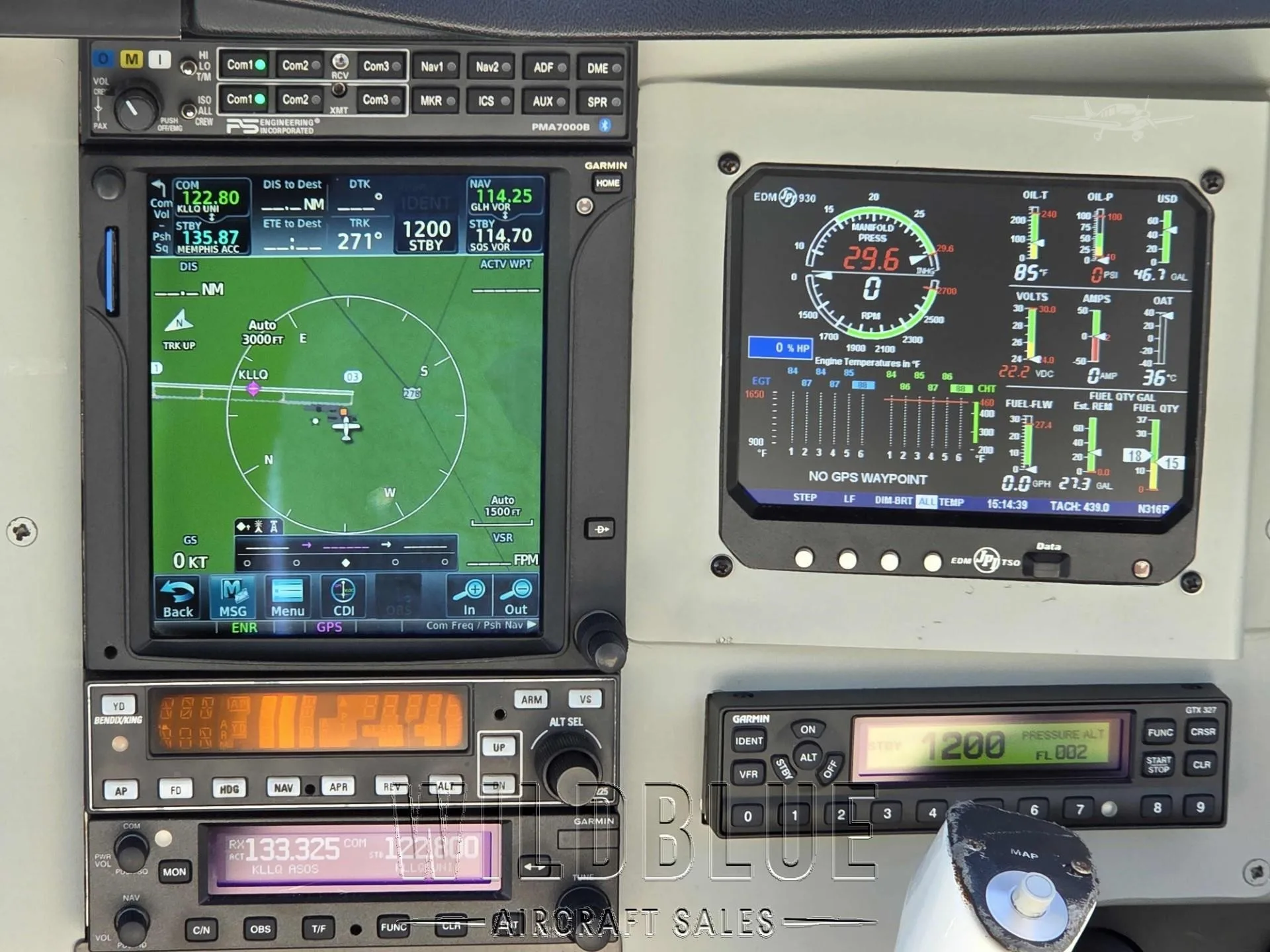 Avionics suite of a 1999 BEECHCRAFT A36 BONANZA.