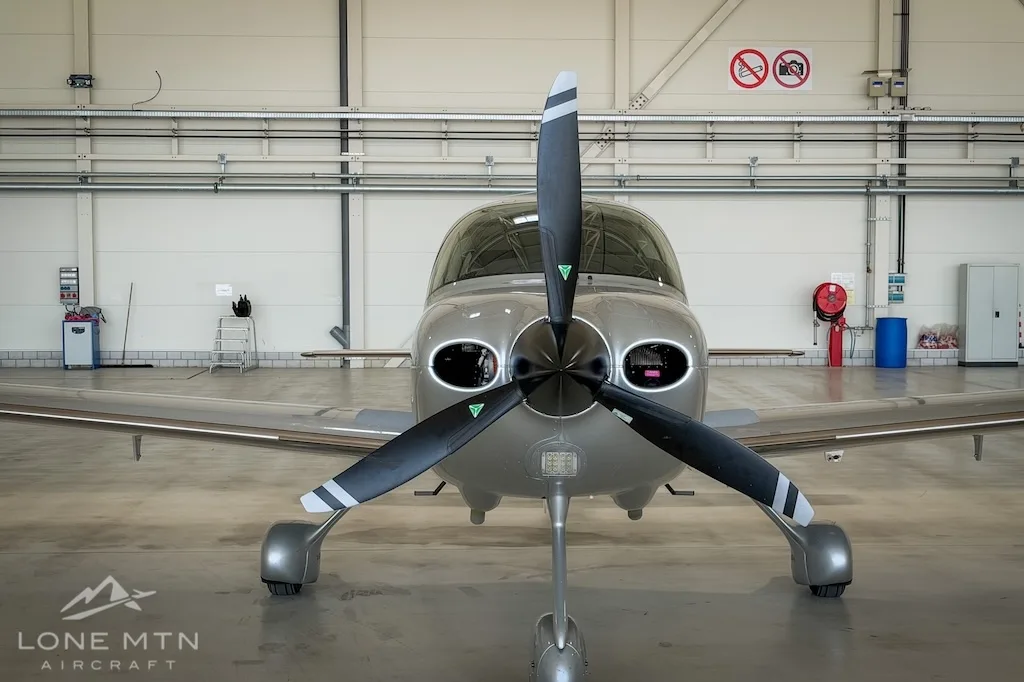 Exterior view of a 2015 Cirrus SR22 G5, HB-KUL.