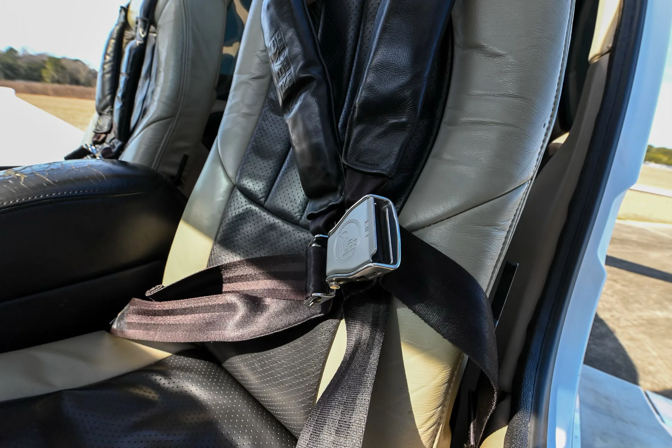 Cabin interior of a 2007 Cirrus SR20-G3.