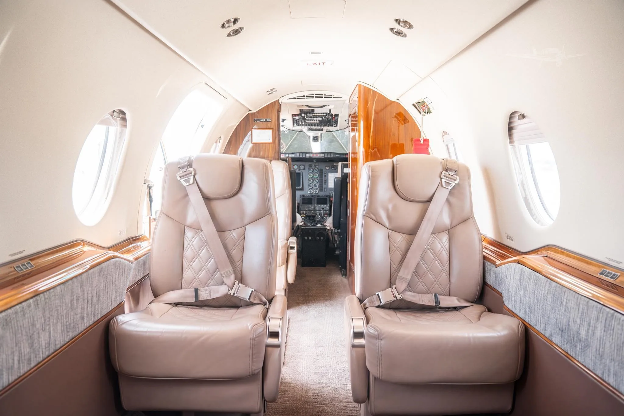 Cabin interior of a 2007 HAWKER 400XP.