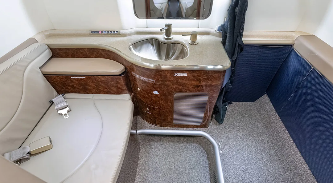 Cabin interior of a 2006 LEAR 40XR.