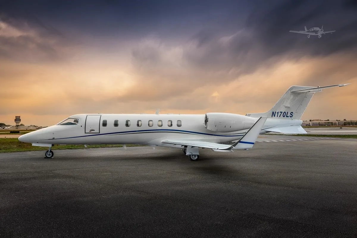 Exterior view of a 1999 LEARJET 45.