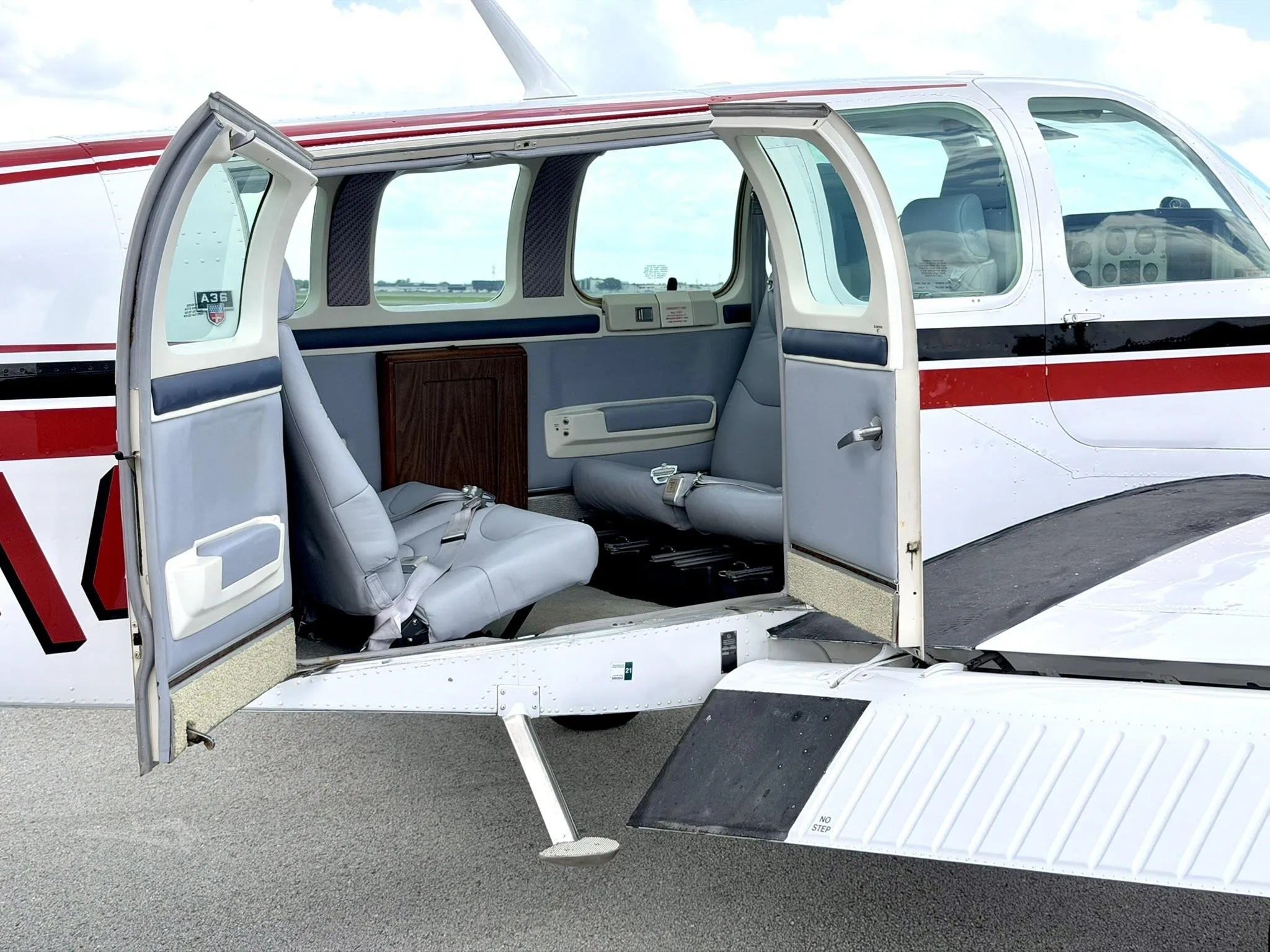 Exterior view of a 1980 BEECHCRAFT A36 BONANZA, N614MM.