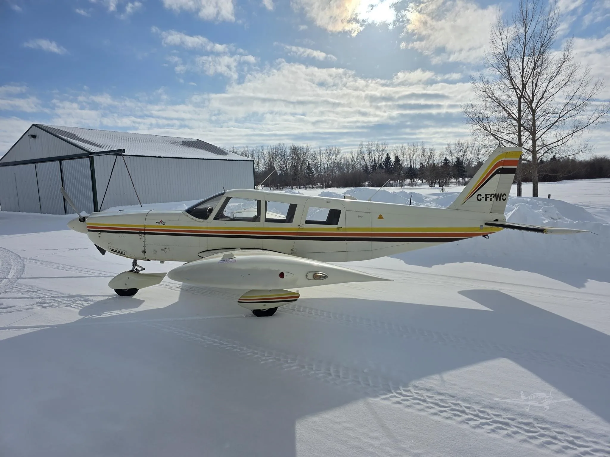 Exterior view of a 1967 PIPER CHEROKEE 6/300, C-FPWC.