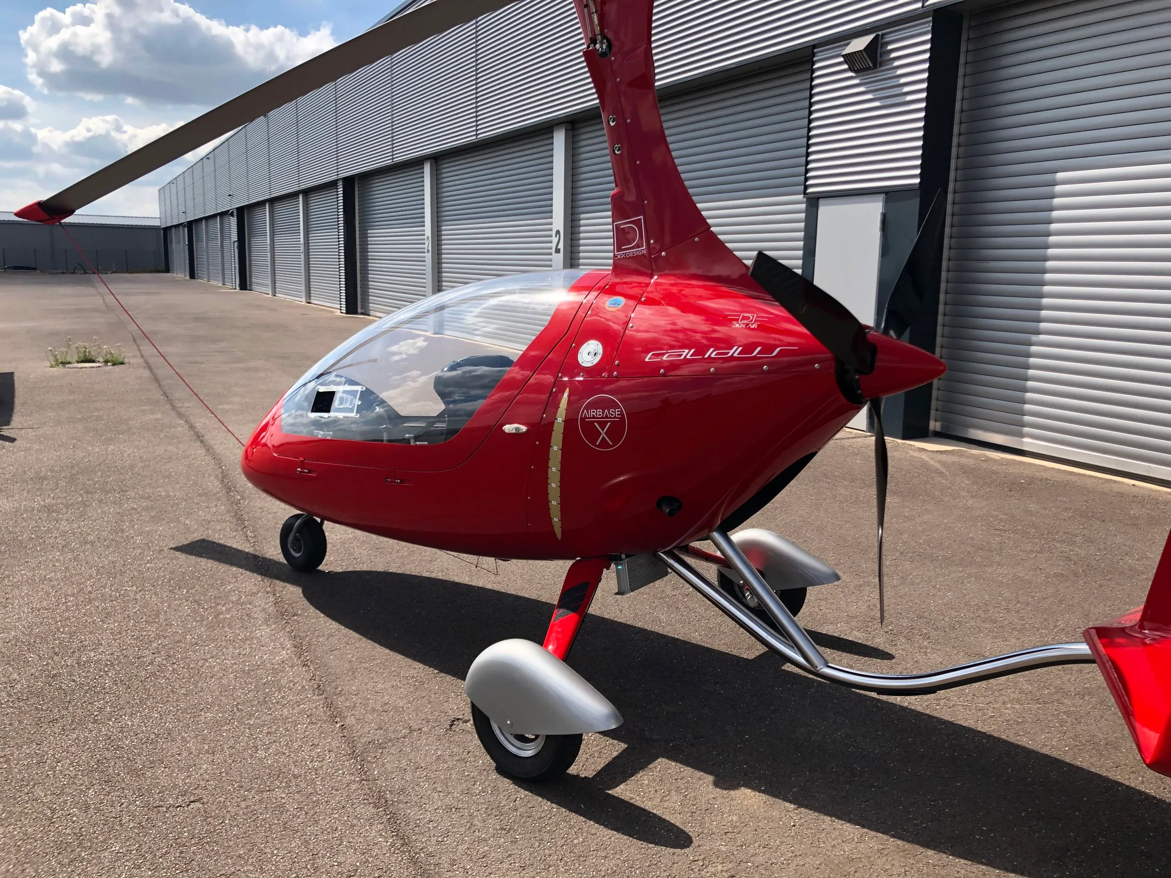 Exterior view of a 2010 Autogyro Calidus 912, D-MDIL.