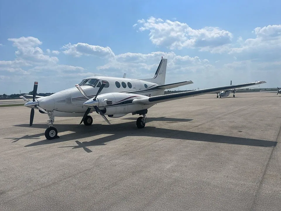 Exterior view of a 1976 Beechcraft King Air E90.