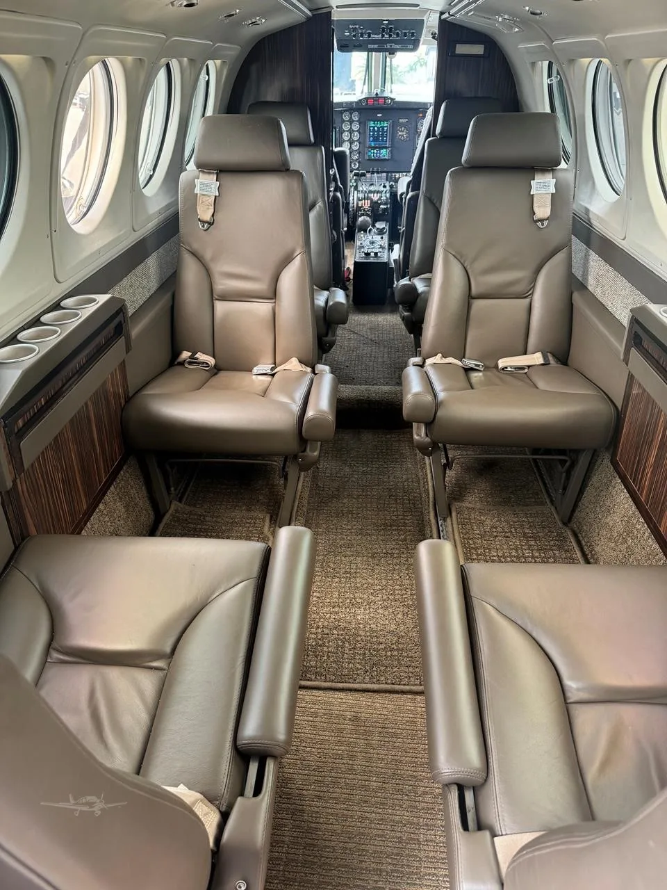 Cabin interior of a 1977 BEECHCRAFT KING AIR 200.