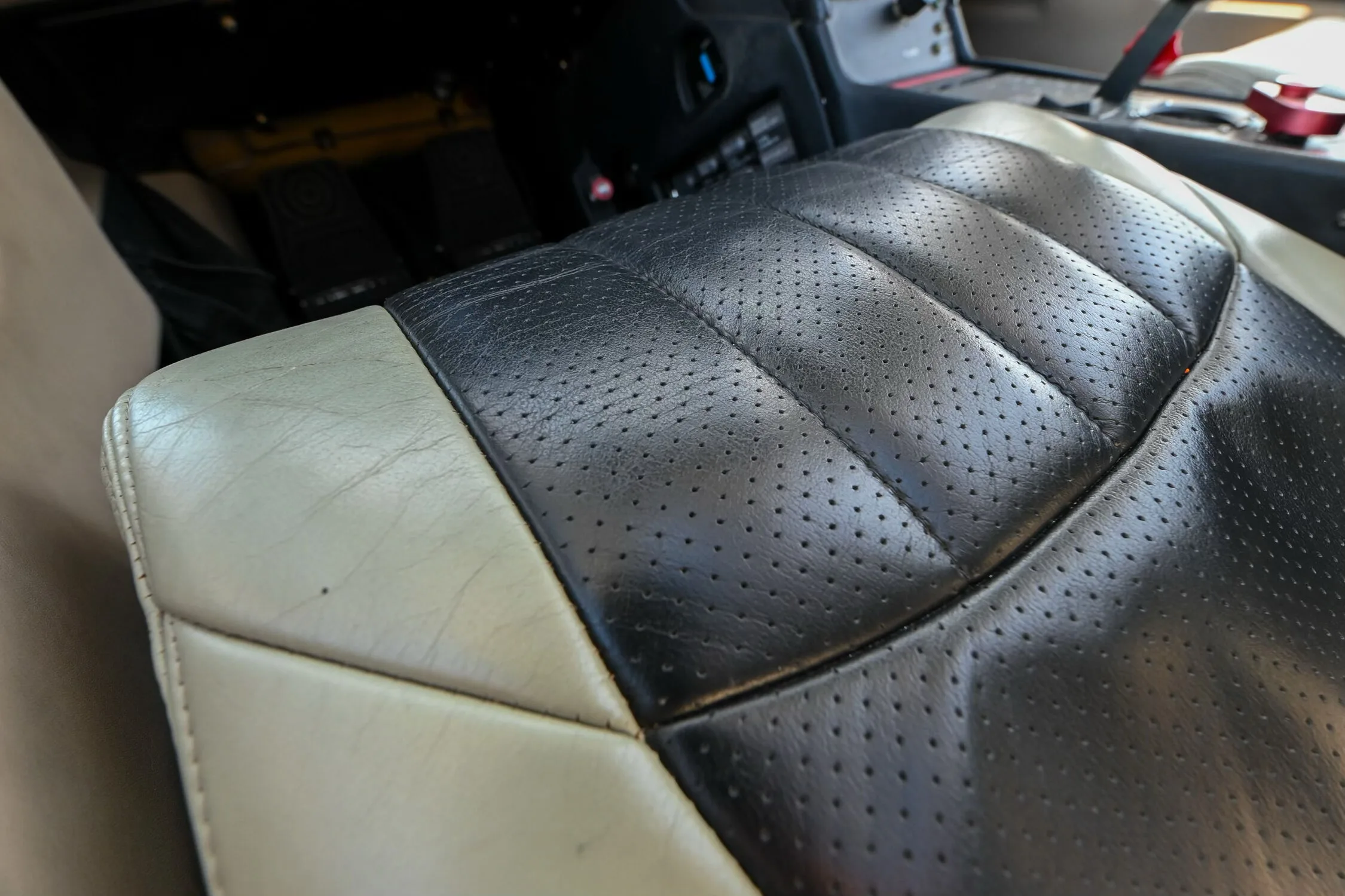 Engine detail of a 2007 Cirrus SR20-G3.
