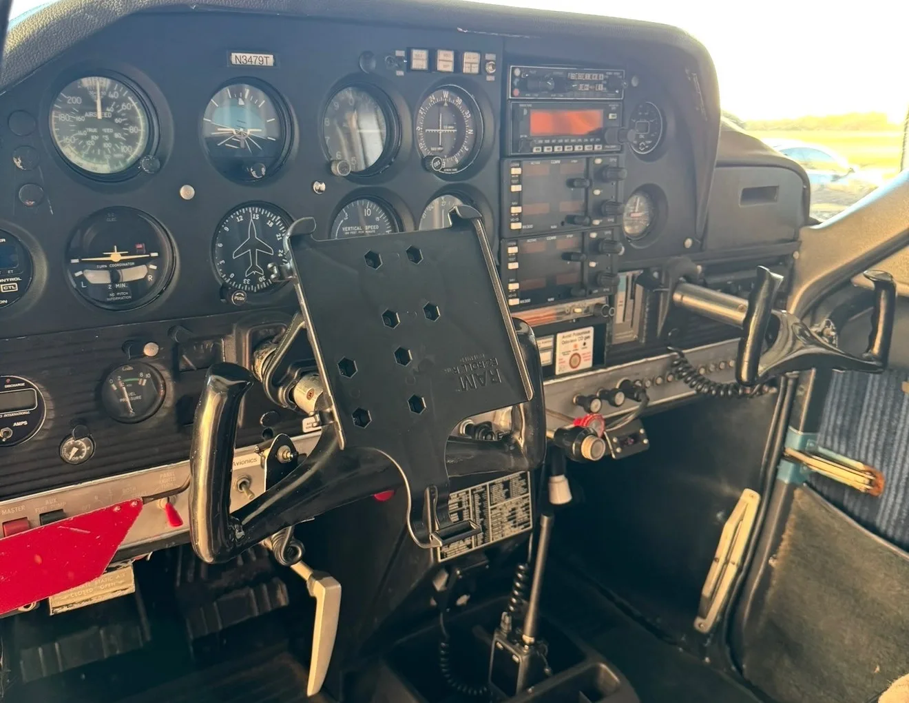 Cockpit and instrument panel of a 1968 Cessna 177 "Cardinal".