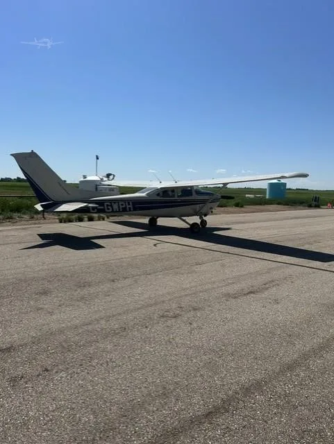 Exterior view of a 1976 CESSNA 182P SKYLANE, C-GWPH.