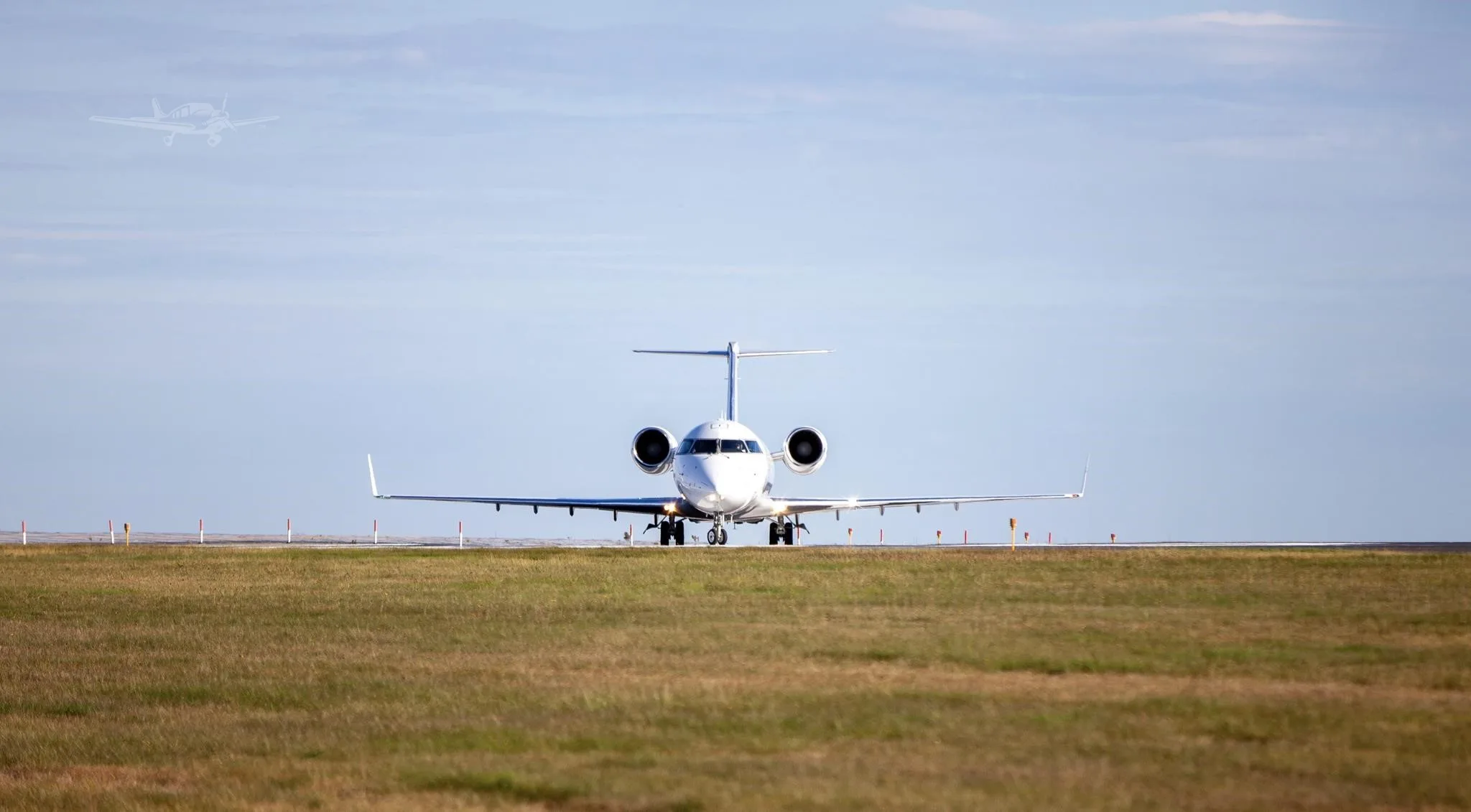 Exterior view of a 2004 BOMBARDIER CRJ-200, N907SA.