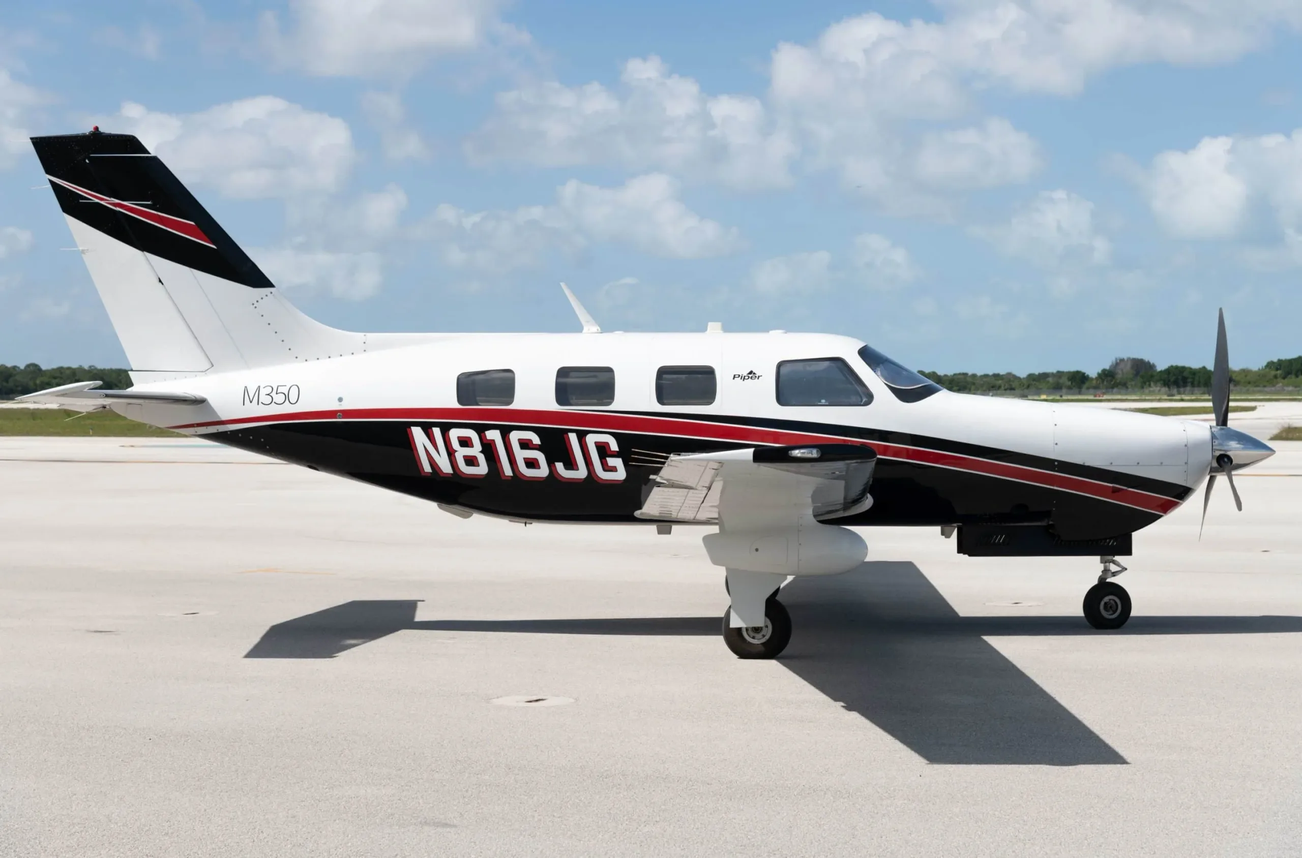 Exterior view of a 2016 Piper M350.