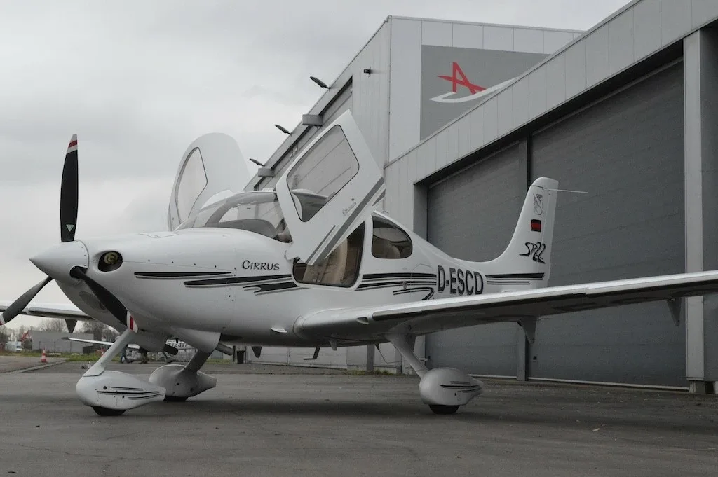 Exterior view of a 2004 Cirrus SR22.