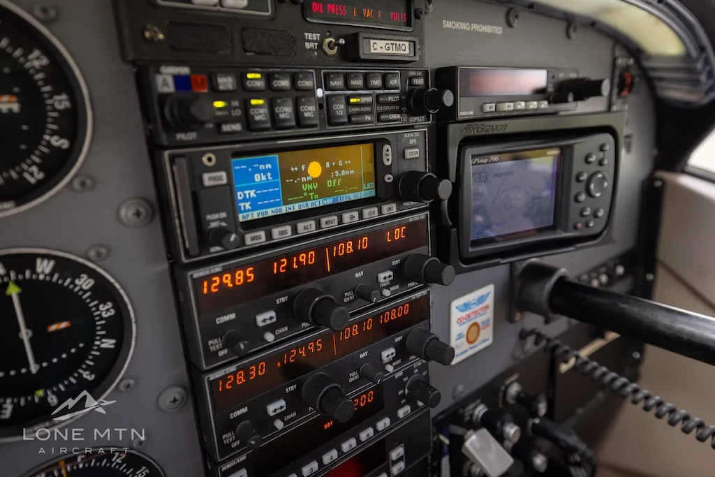 Avionics suite of a 1999 Cessna 206H Stationair.