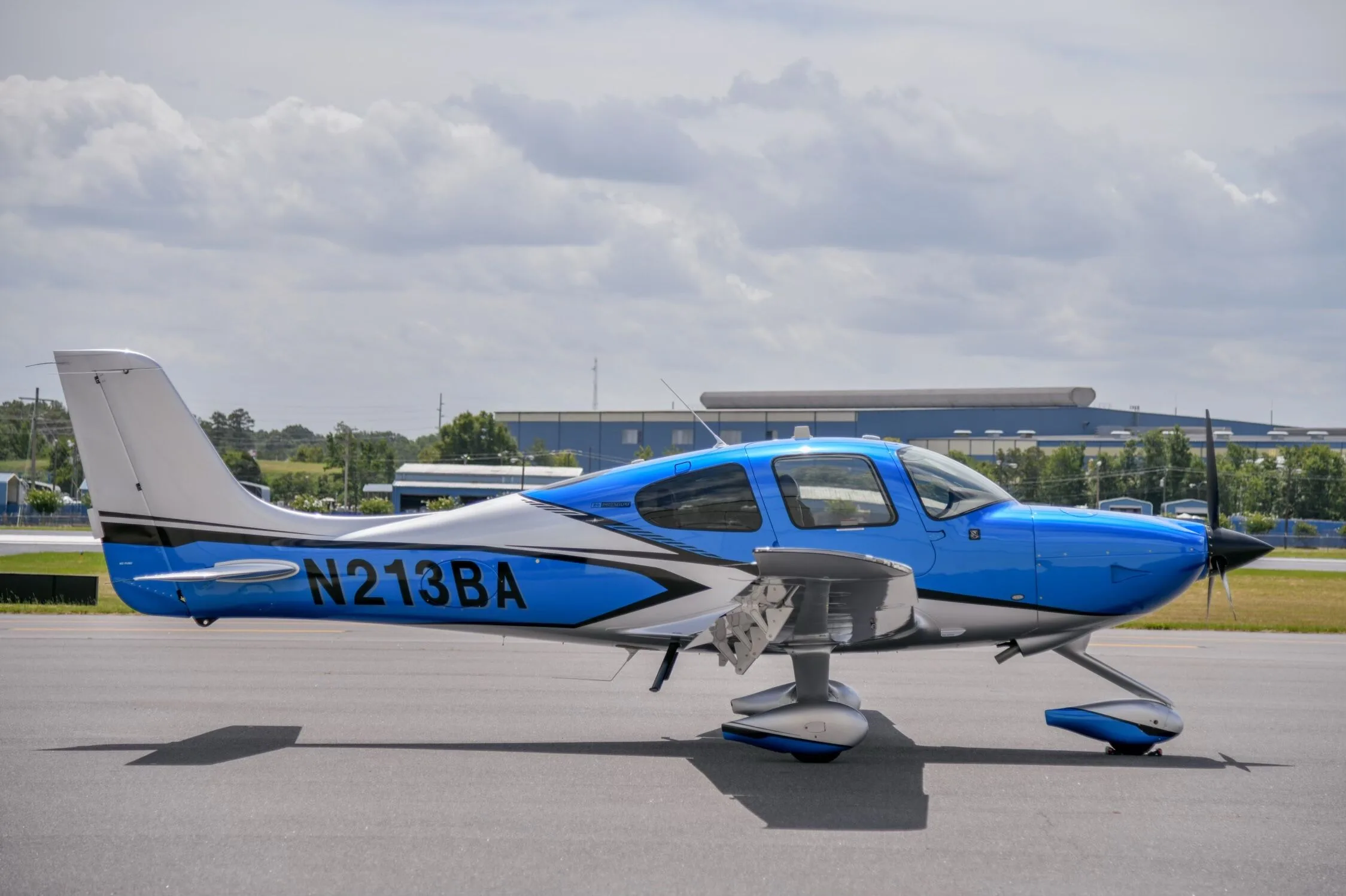 Exterior view of a 2024 Cirrus SR20-G7 Premium, N213BA.