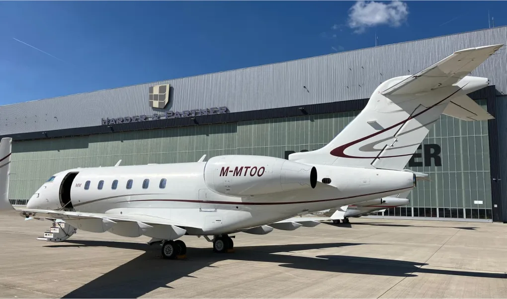 Avionics suite of a 2005 Bombardier Challenger 300.