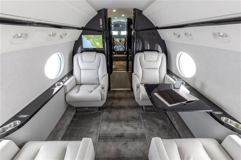 Cabin interior of a 2006 GULFSTREAM G450.