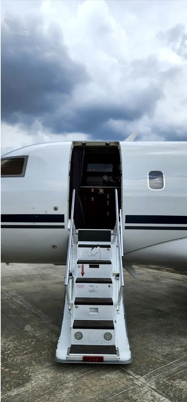 Exterior view of a 1982 BOMBARDIER CHALLENGER 600.