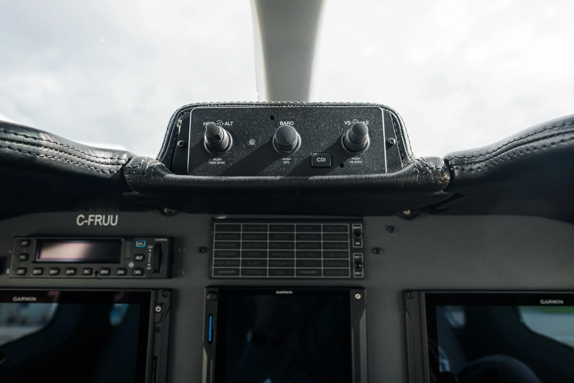 Avionics suite of a 2006 Daher tbm 850 0362 c fruu.